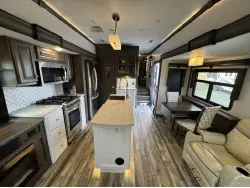 2021 FOREST RIVER CARDINAL 3350RLX