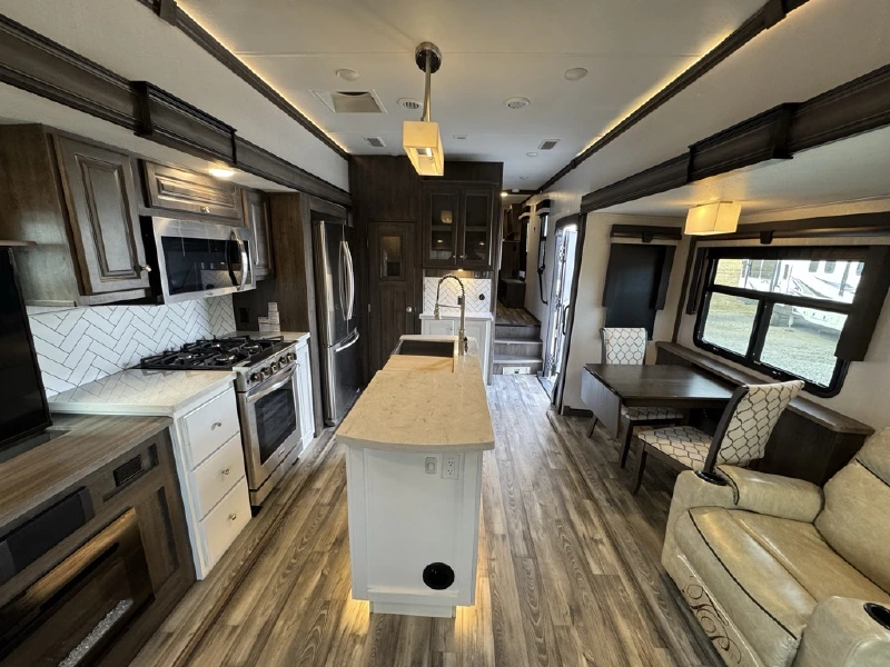 2021 FOREST RIVER CARDINAL 3350RLX
