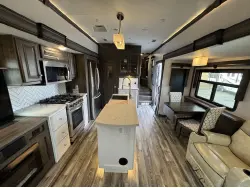 2021 FOREST RIVER CARDINAL 3350RLX