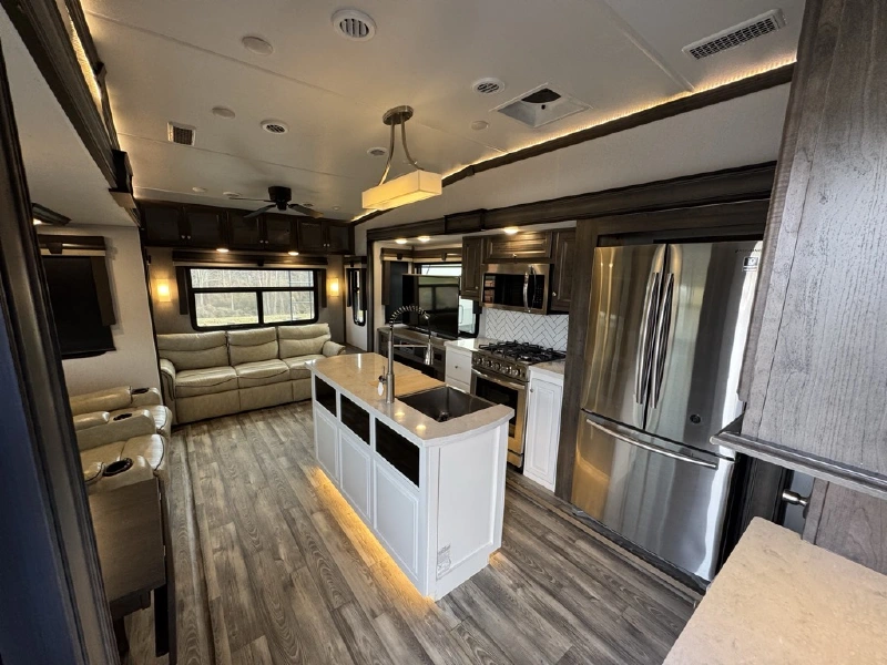 2021 FOREST RIVER CARDINAL 3350RLX