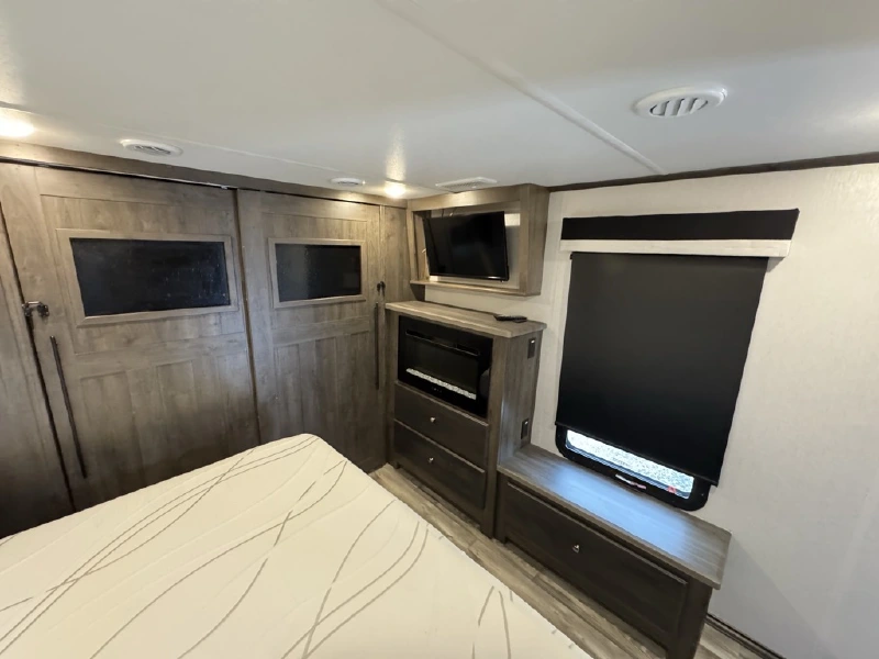 2021 FOREST RIVER CARDINAL 3350RLX
