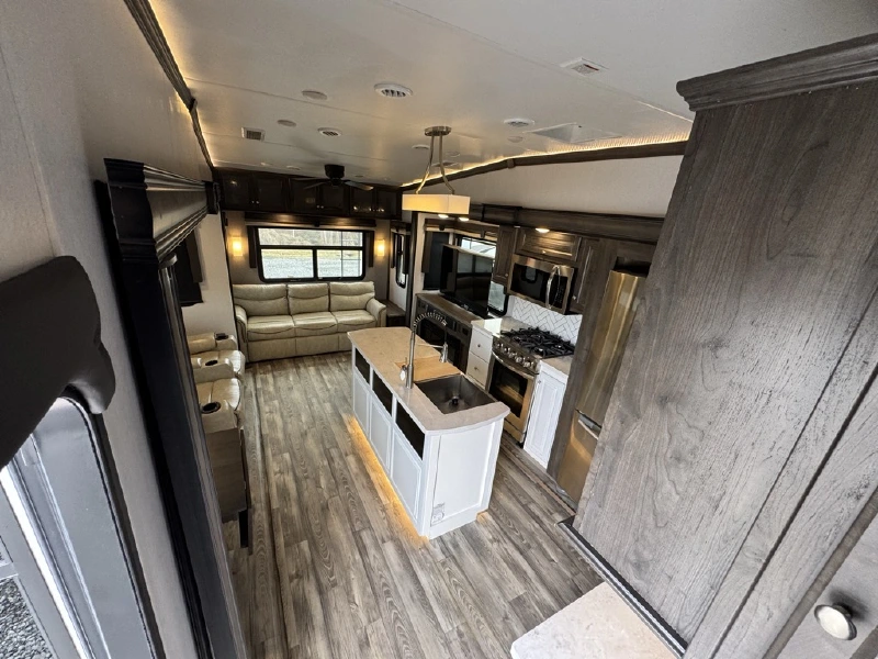 2021 FOREST RIVER CARDINAL 3350RLX