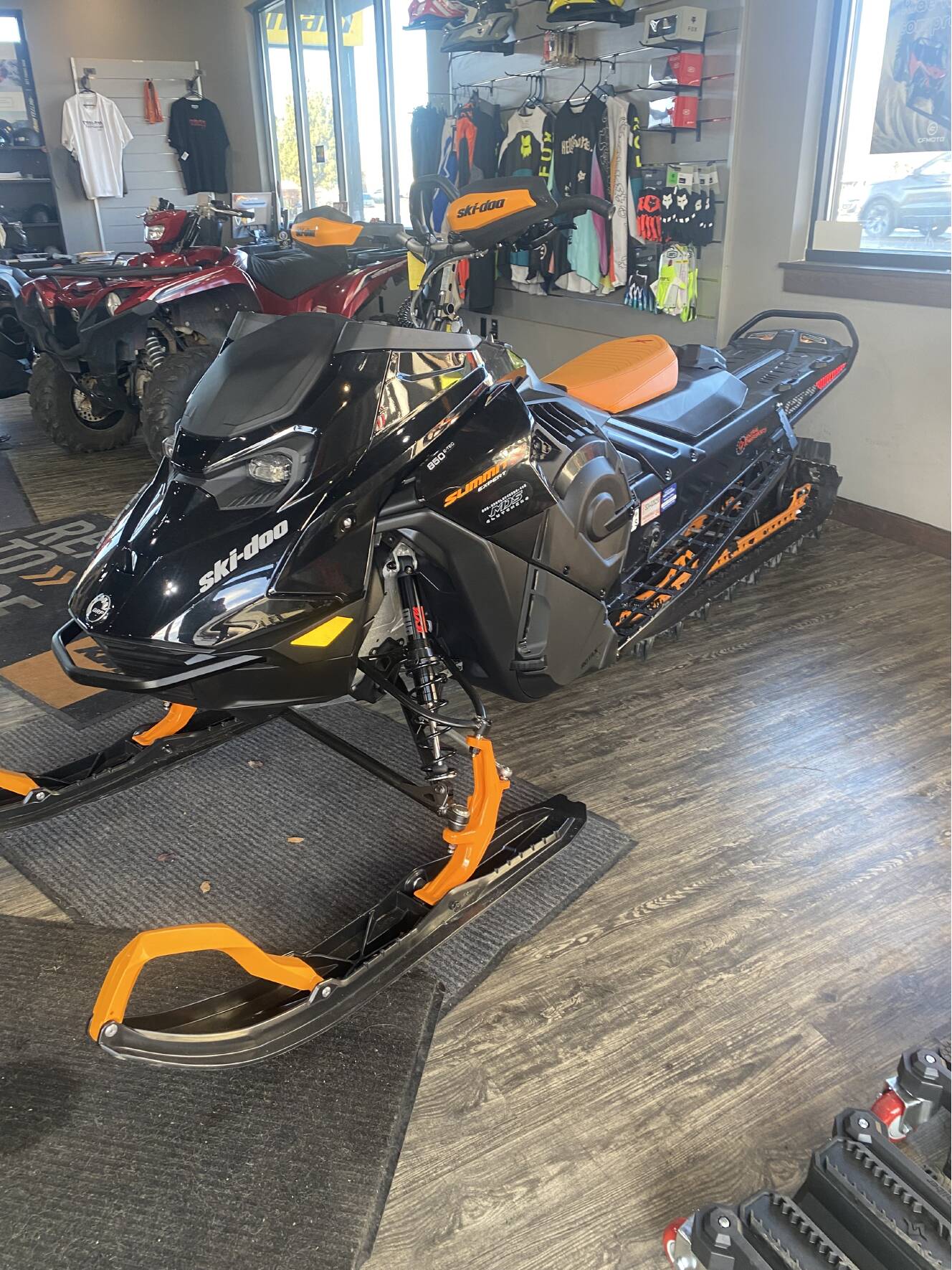 A photo of this 2024 Ski-Doo Summit X Expert 154 850 E-TEC SHOT PowderMax X-Light 3