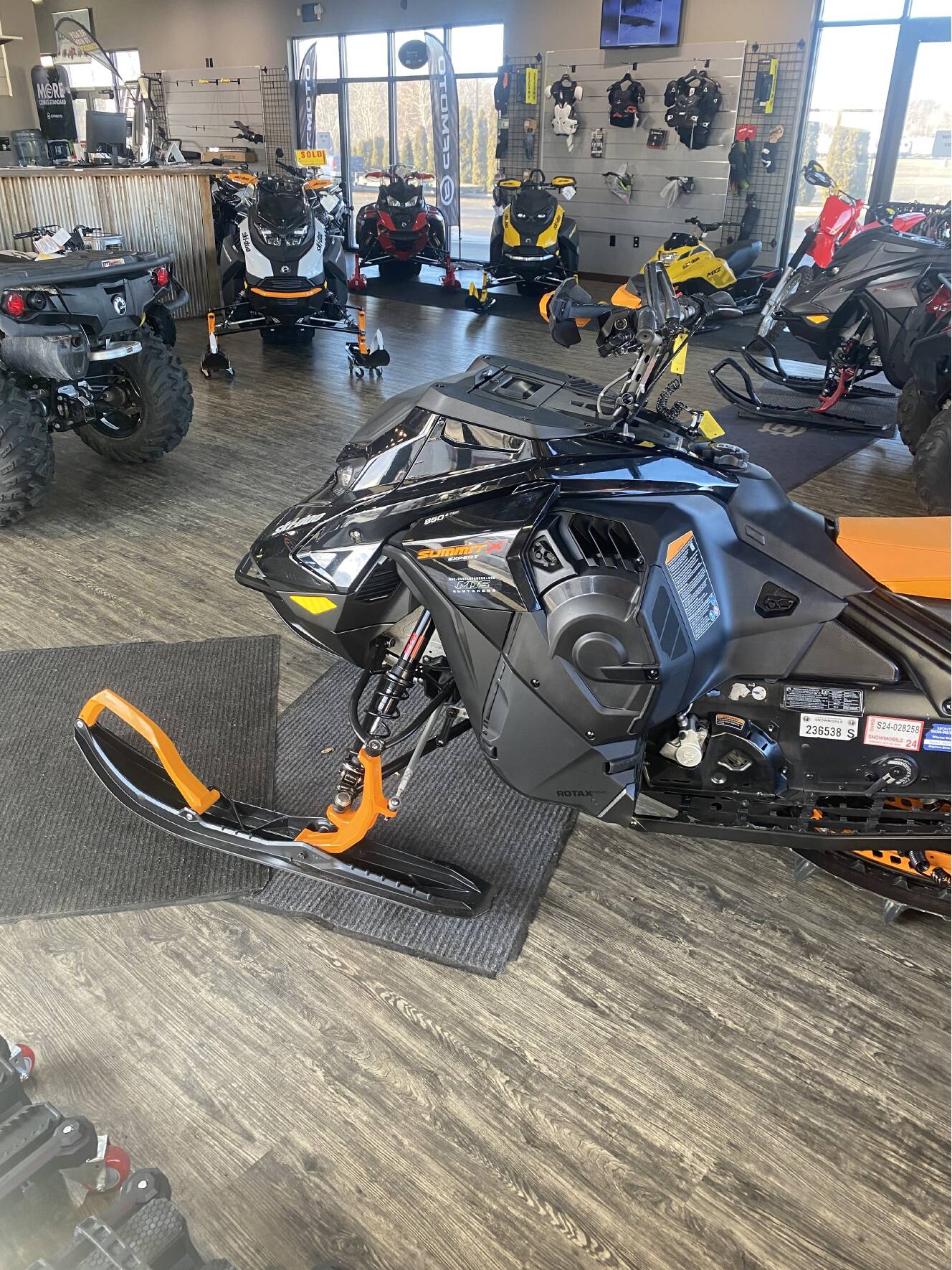 A photo of this 2024 Ski-Doo Summit X Expert 154 850 E-TEC SHOT PowderMax X-Light 3