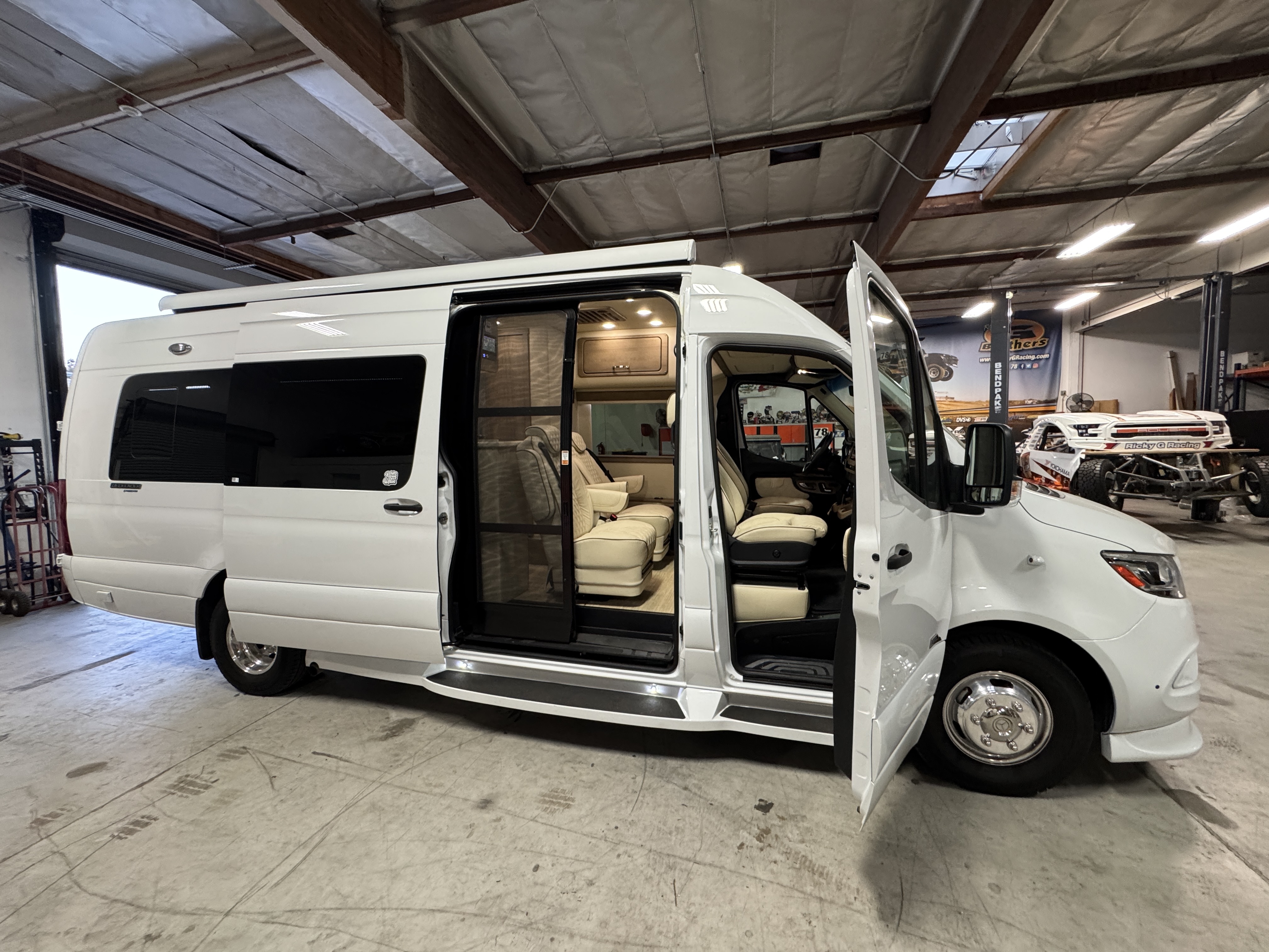 2022 Midwest Automotive Designs WEEKENDER FREEDOM RV