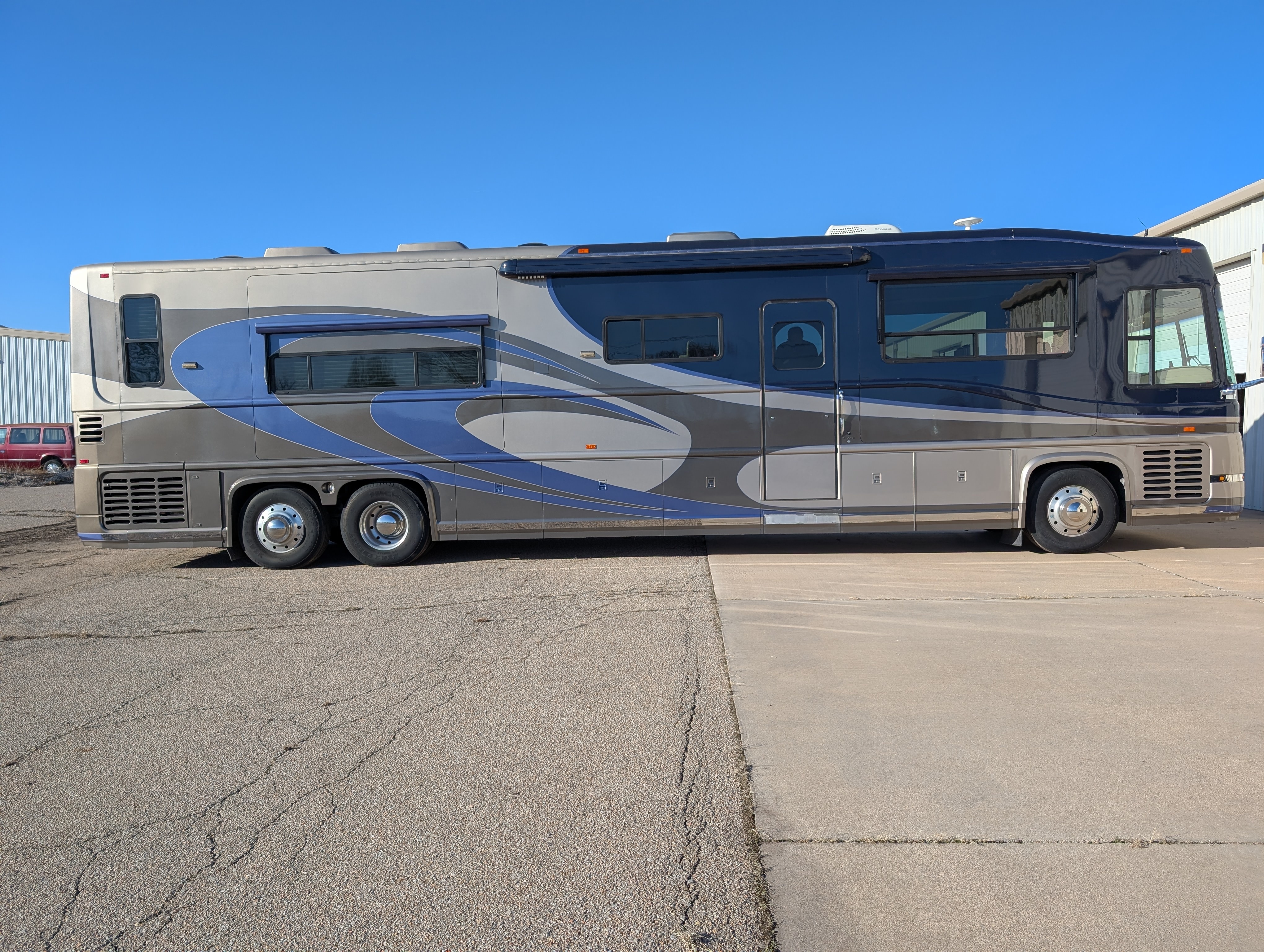 2004 Newell Coach 45 in wichita KS