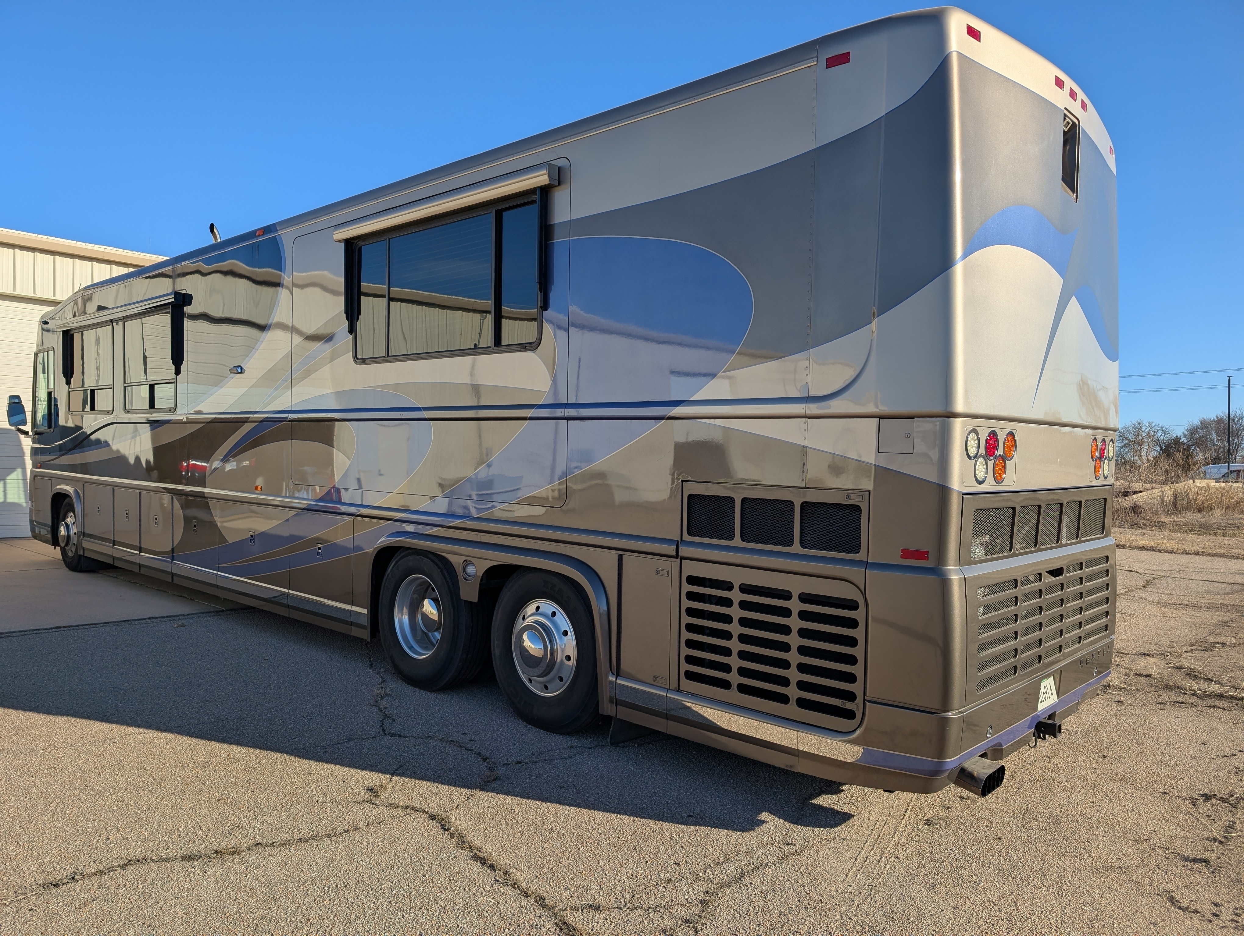 2004 Newell Coach 45 in wichita KS