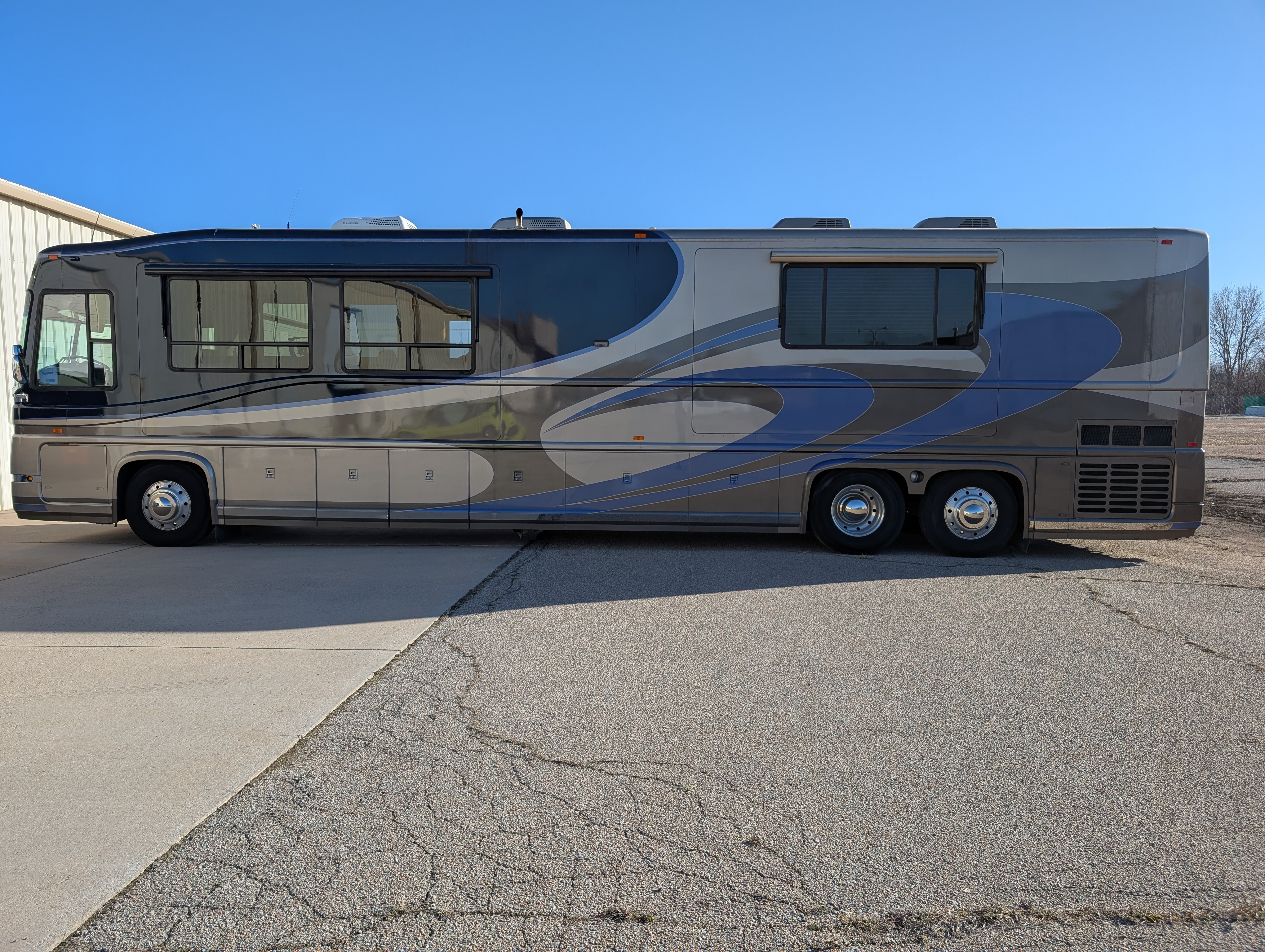 2004 Newell Coach 45 RV