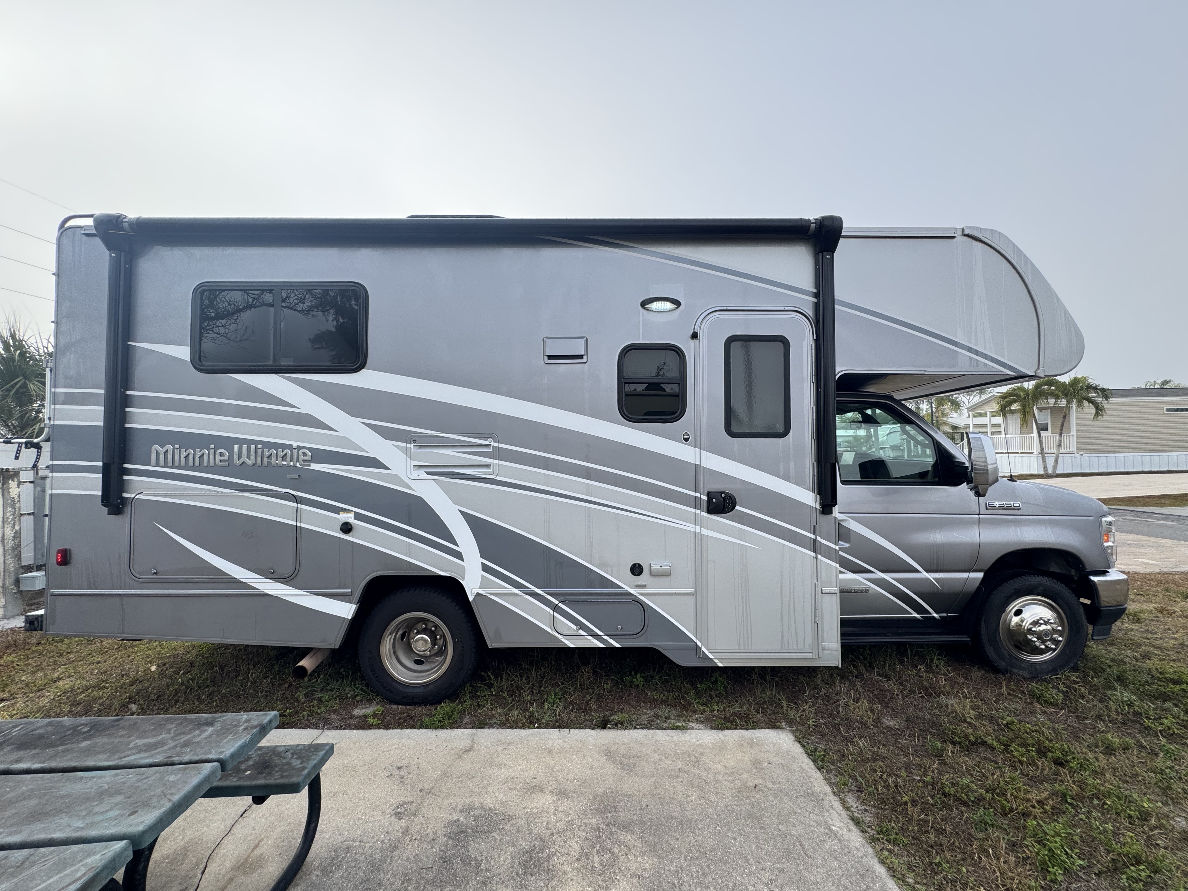 2021 Winnebago MINNIE WINNIE 22R RV