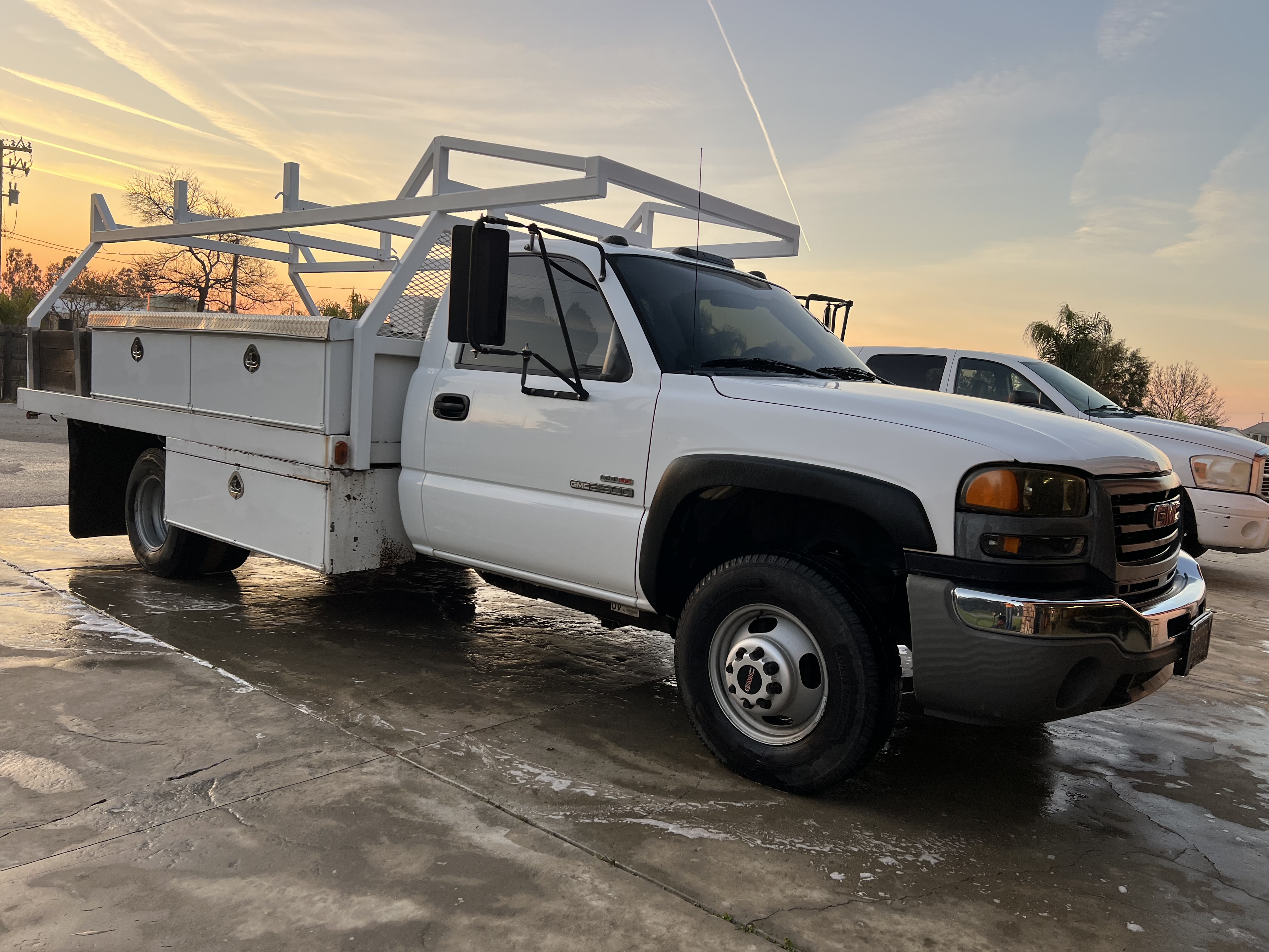 2005 GMC 3500 Hd in Bakersfield, CA