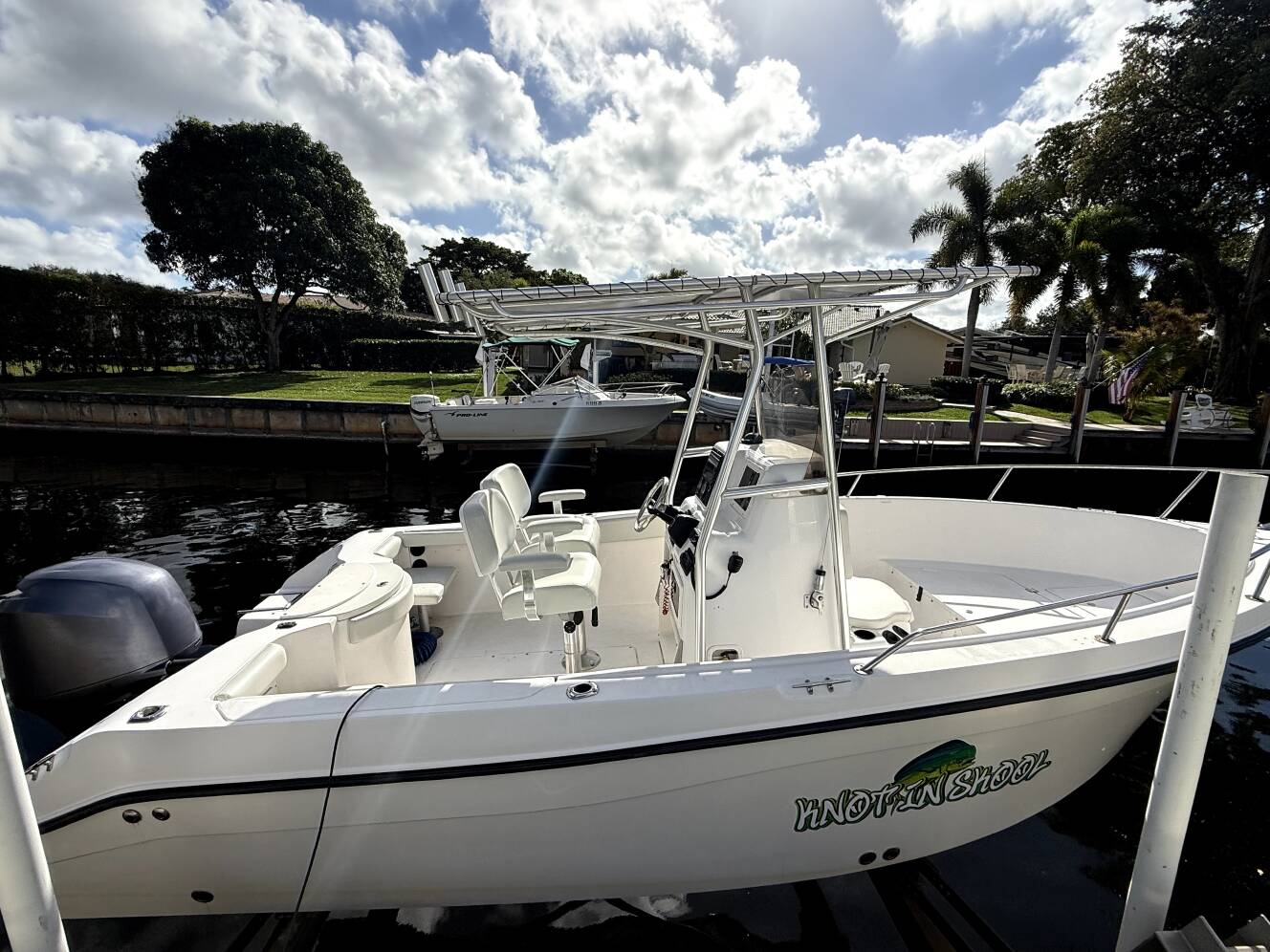 A photo of this 2006 Seaswirl 2100 Striper