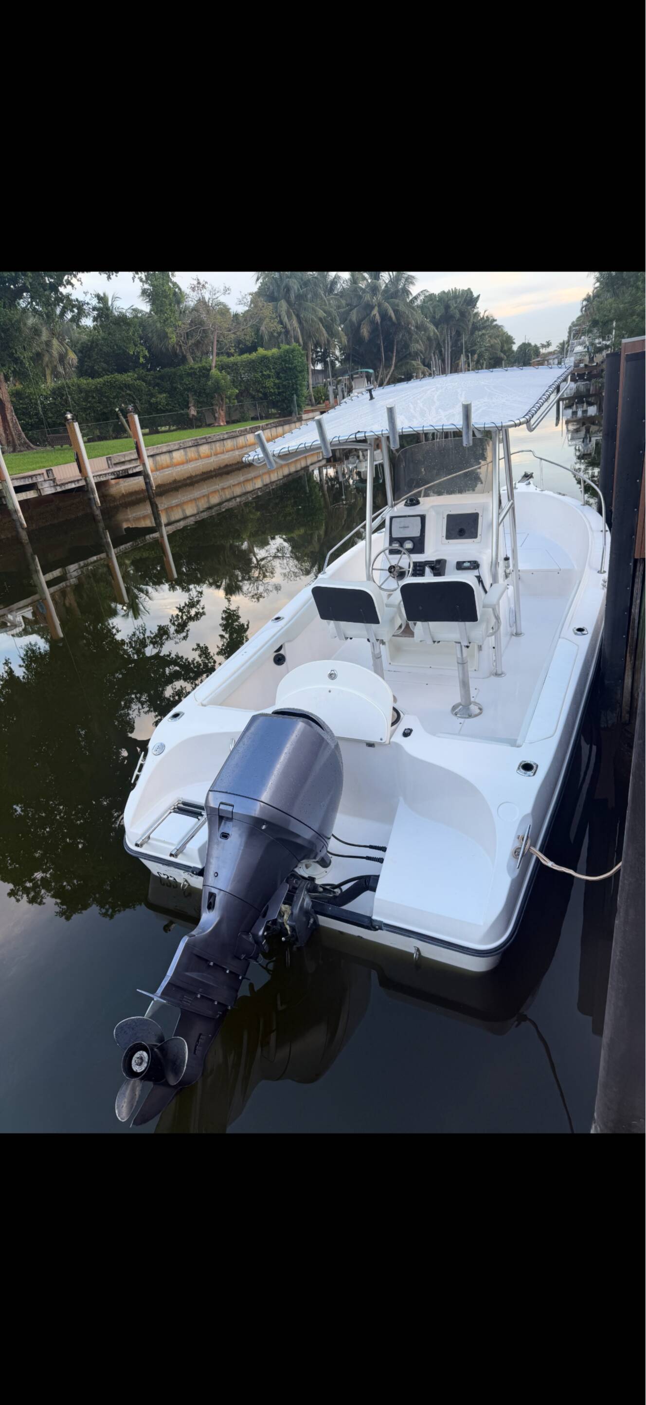A photo of this 2006 Seaswirl 2100 Striper