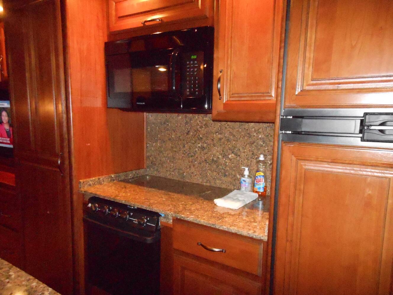 A photo of this 2013 Crossroads REDWOOD 36RL
