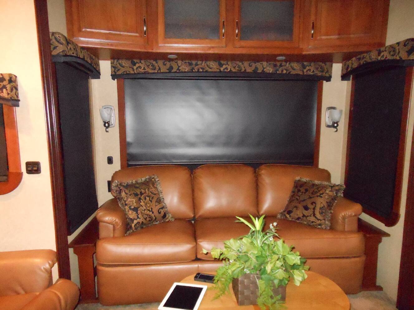 A photo of this 2013 Crossroads REDWOOD 36RL