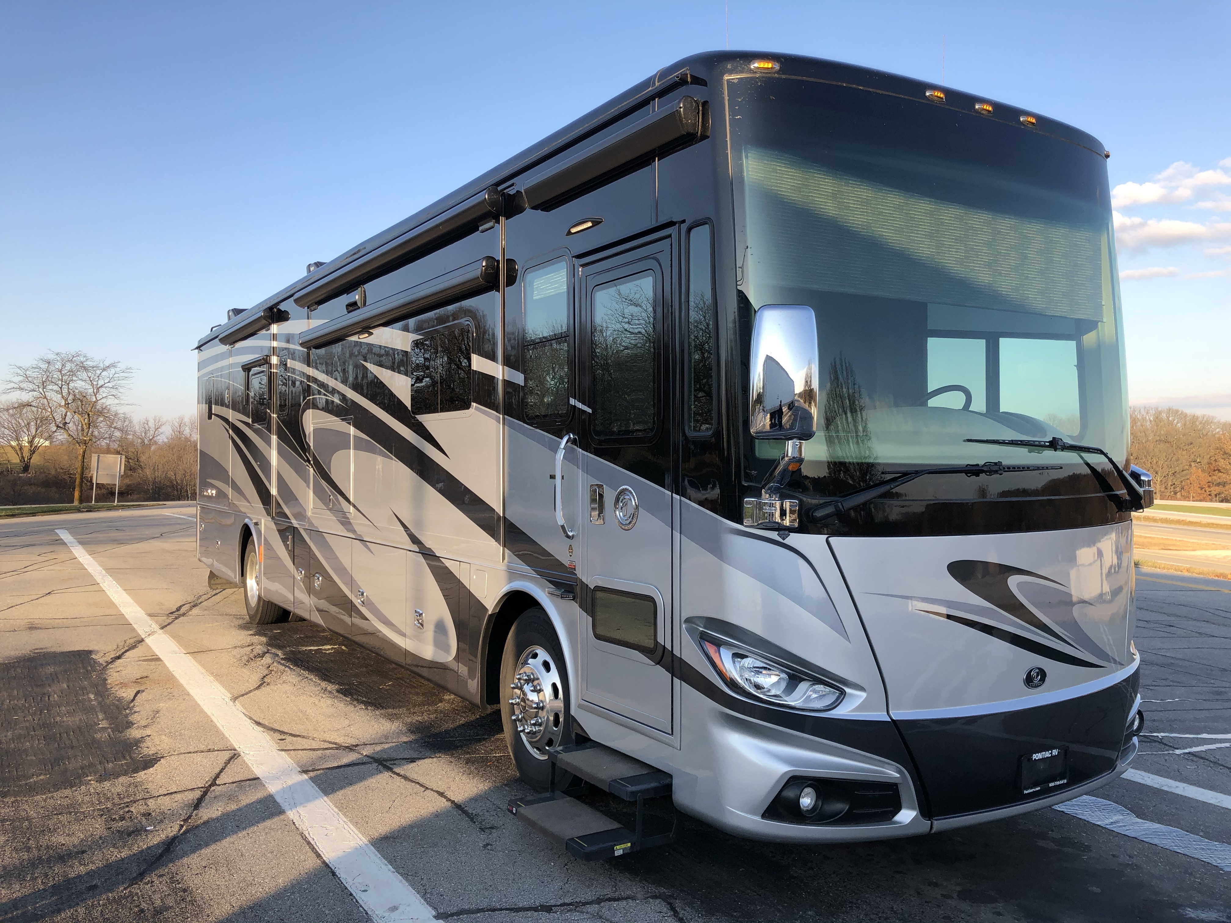 2017 Tiffin Motorhomes PHAETON 40 QBH RV