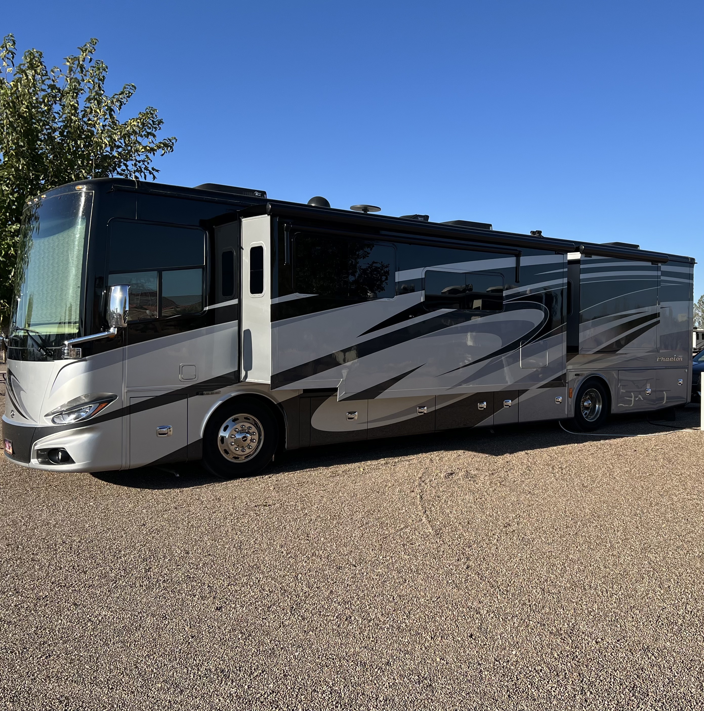 2017 Tiffin Motorhomes PHAETON 40 QBH in wichita KS