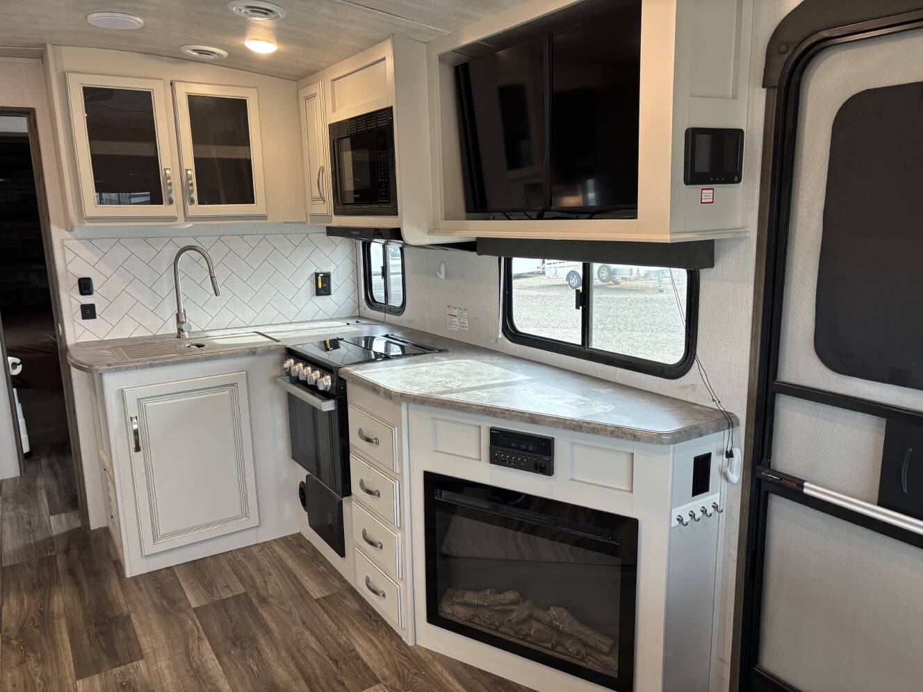 A photo of this 2022 Keystone COUGAR HALF-TON 25RDSWE