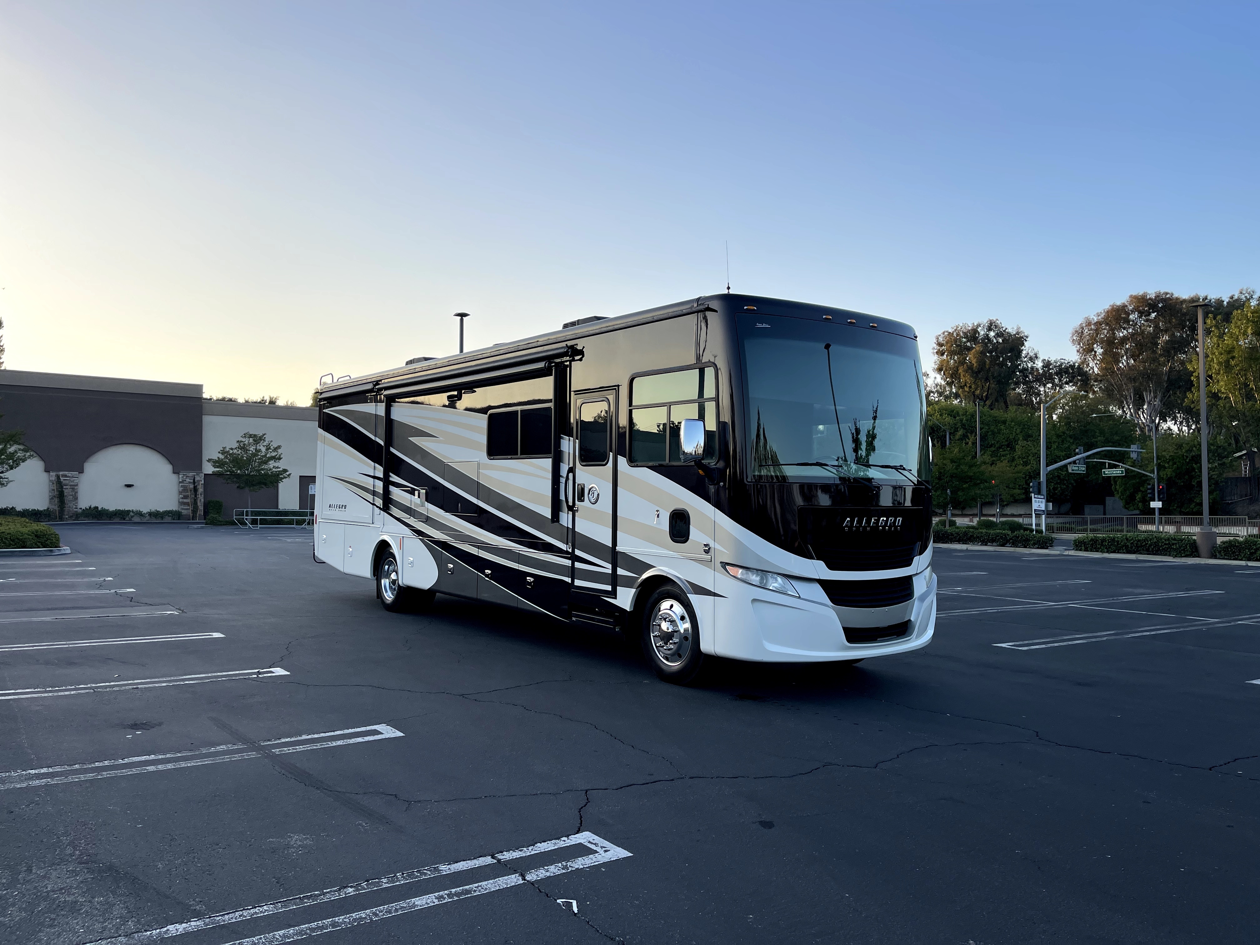 2017 Tiffin Motorhomes ALLEGRO OPEN ROAD 34PA RV