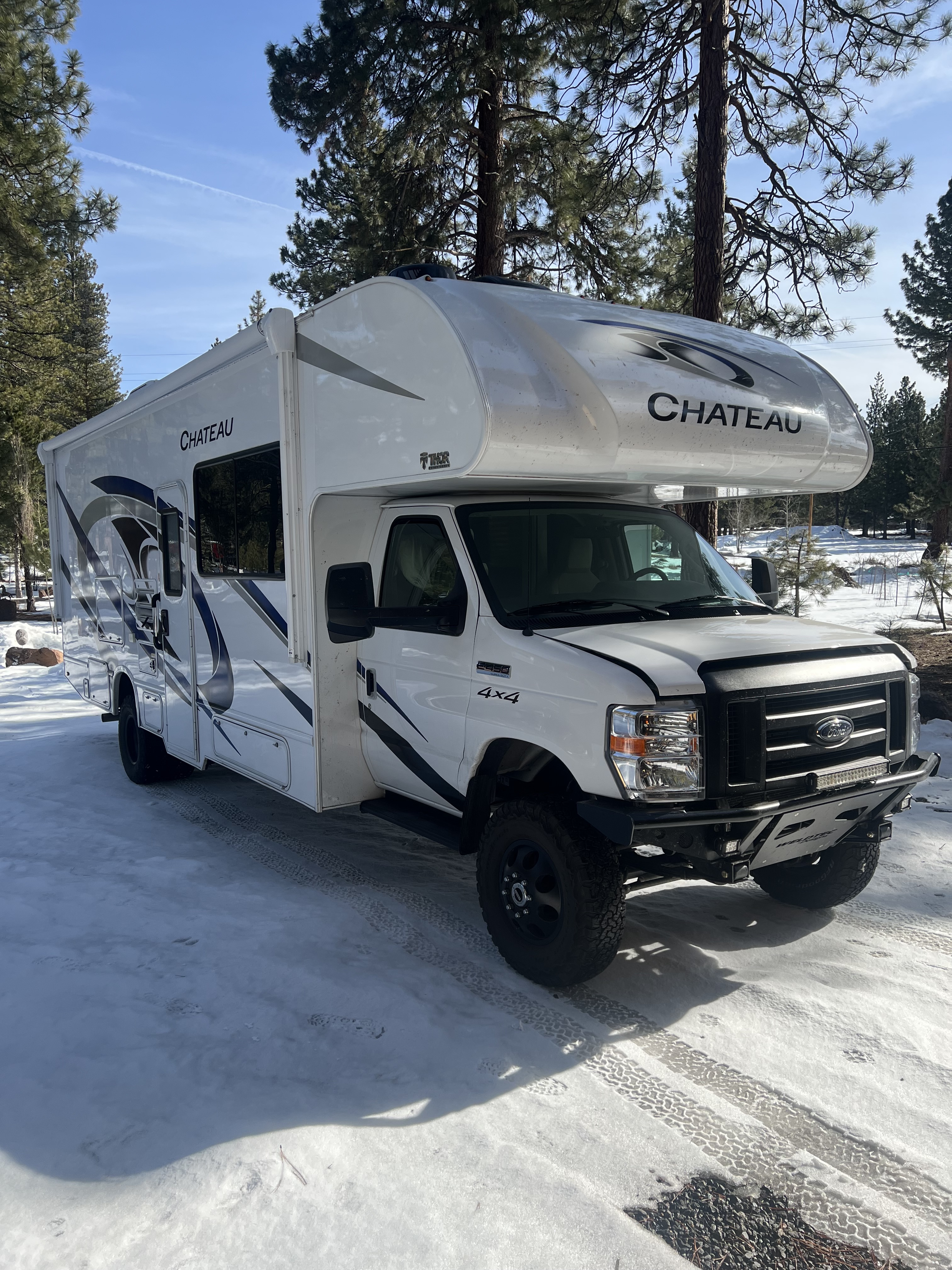 2021 Thor Motor Coach CHATEAU 27R RV