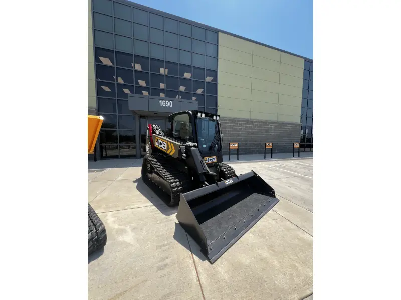 2025 JCB 3TS-8T