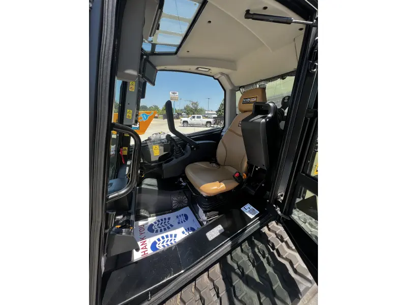 2025 JCB 3TS-8T