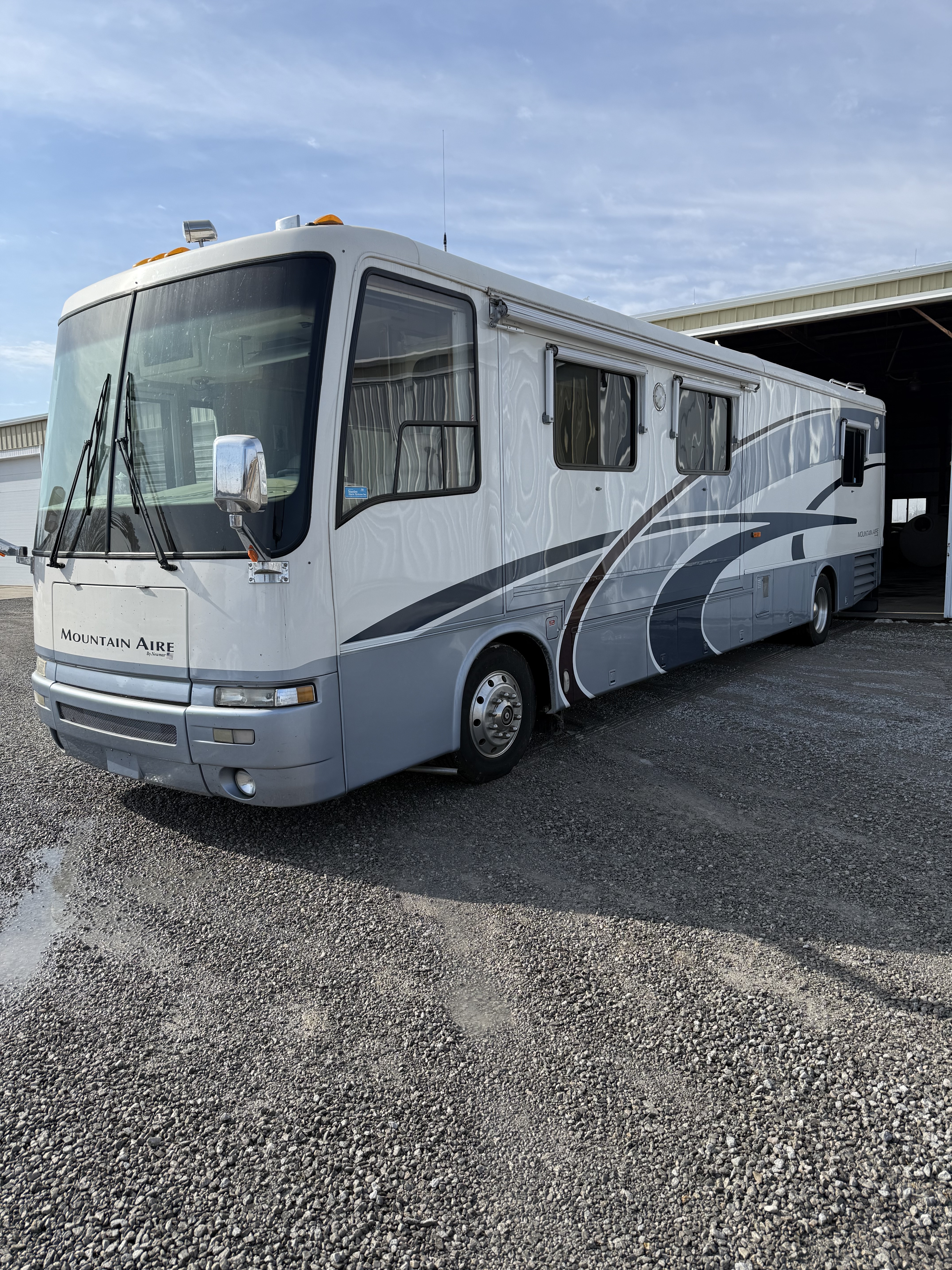 2000 Newmar MOUNTAIN AIRE 4032 in kawkawlin MI