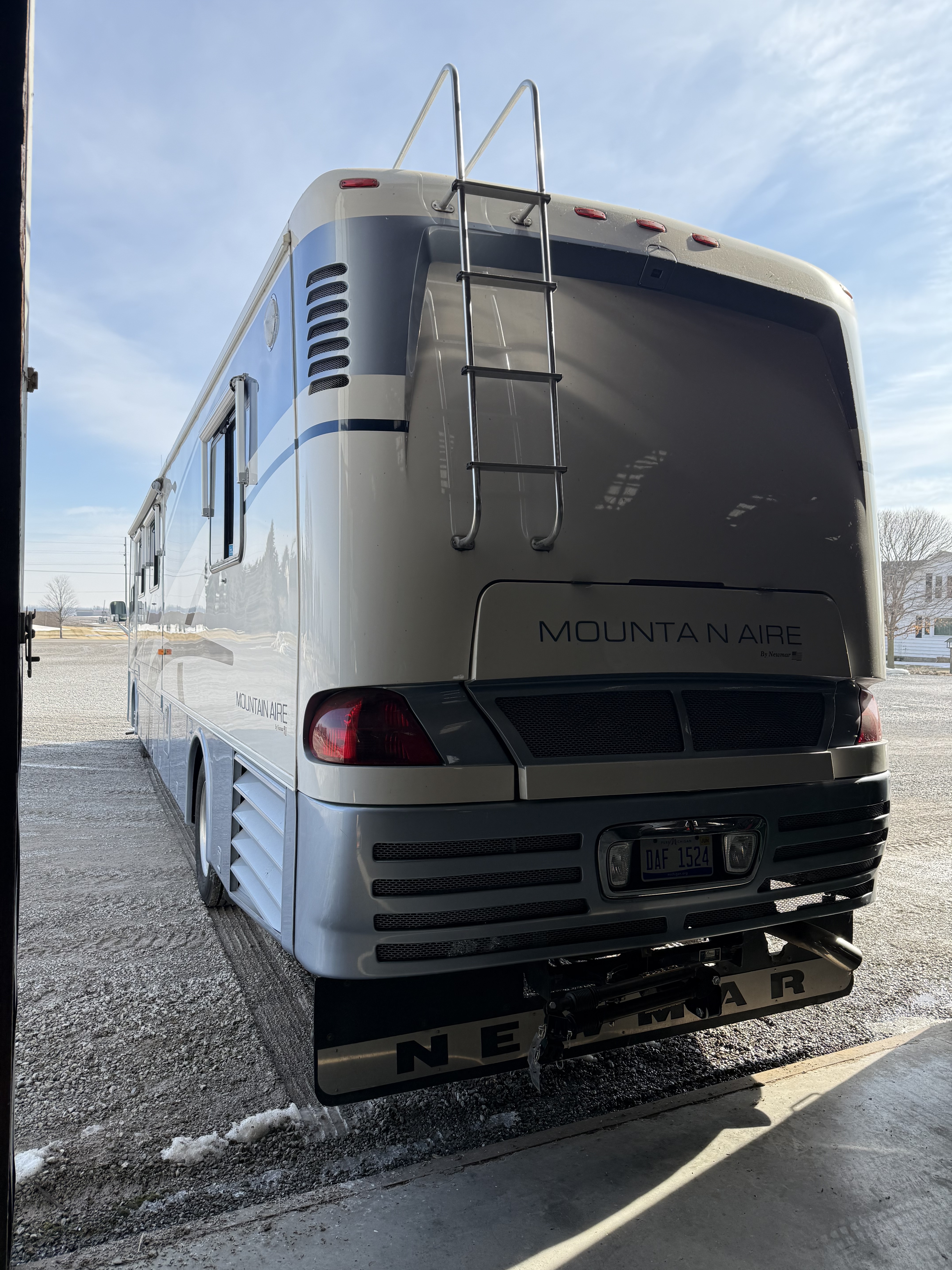 2000 Newmar MOUNTAIN AIRE 4032 in kawkawlin MI