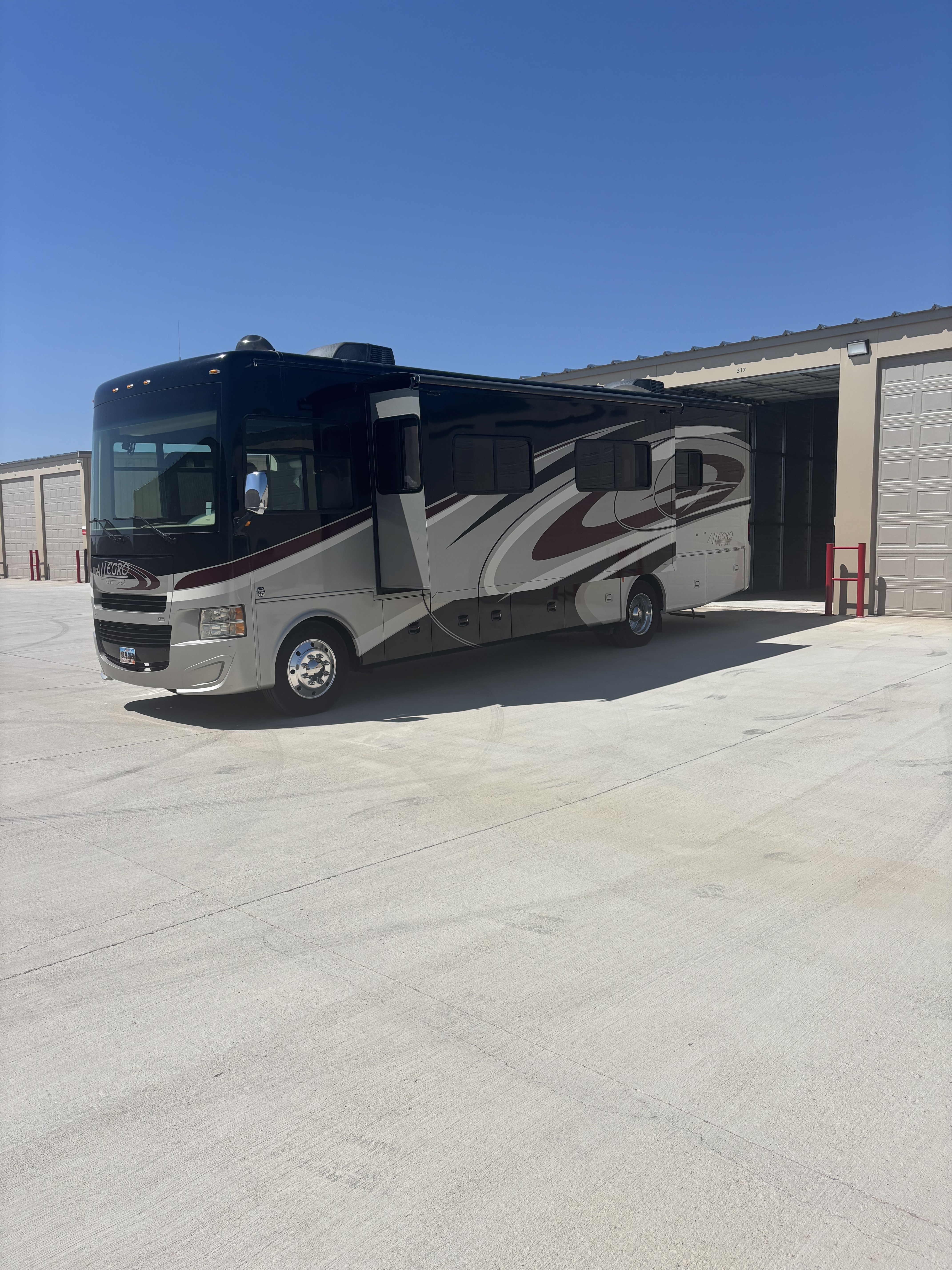 2016 Tiffin Motorhomes ALLEGRO 32 SA in livermore CO