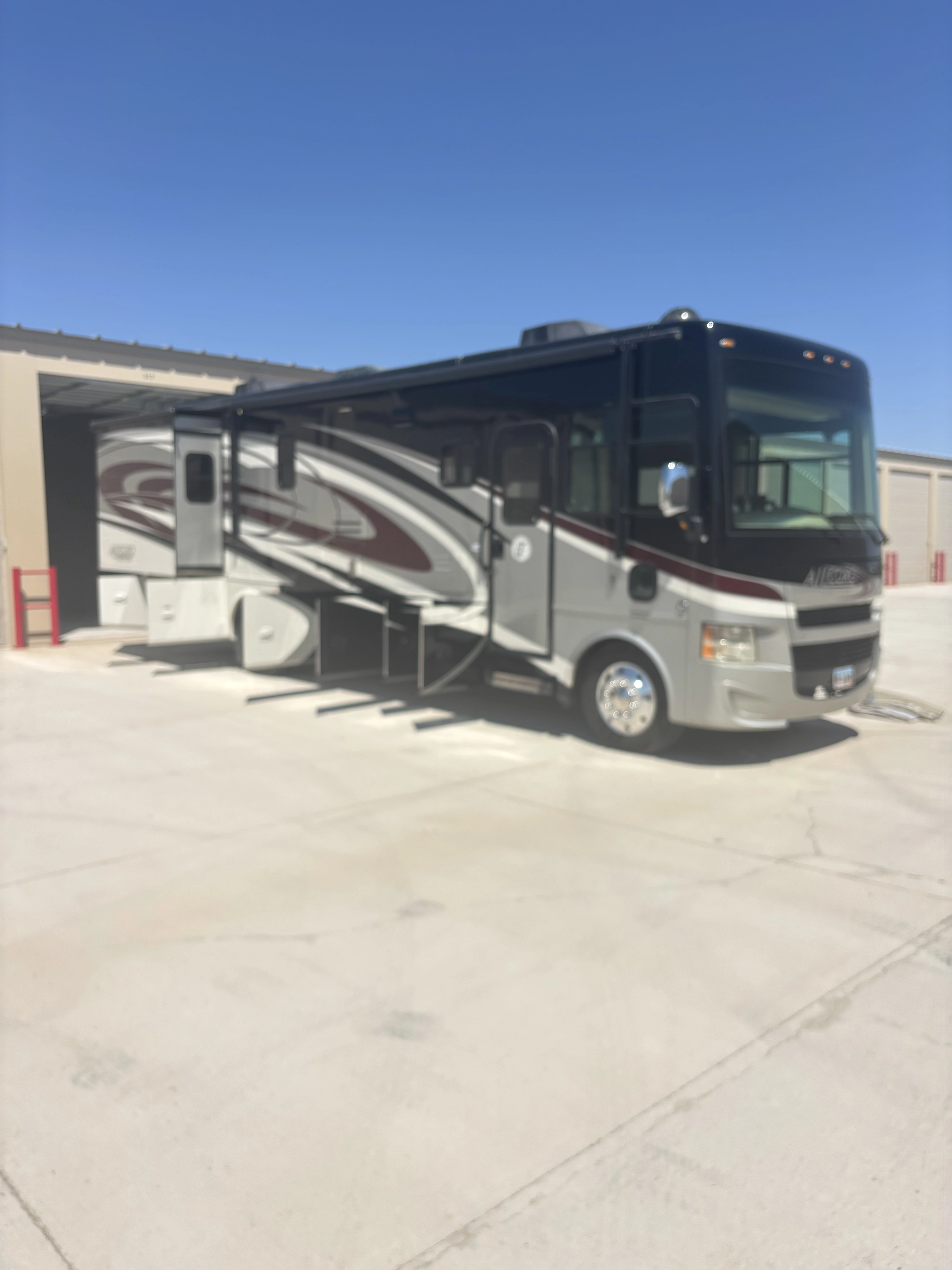 2016 Tiffin Motorhomes ALLEGRO 32 SA RV