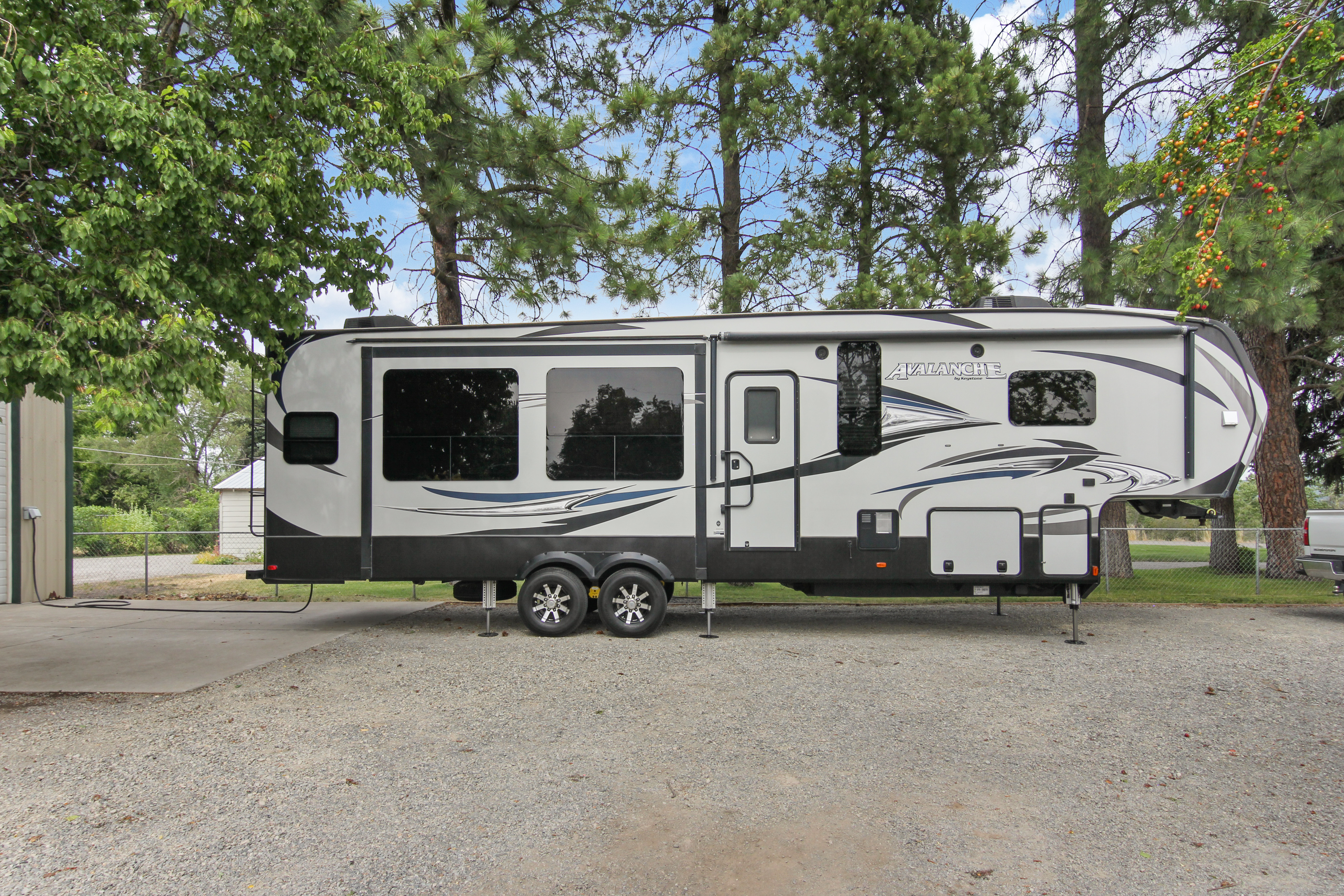 2016 Keystone AVALANCHE 355RK RV