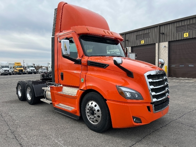 2020 FREIGHTLINER CASCADIA 126 in Dubuque, IA