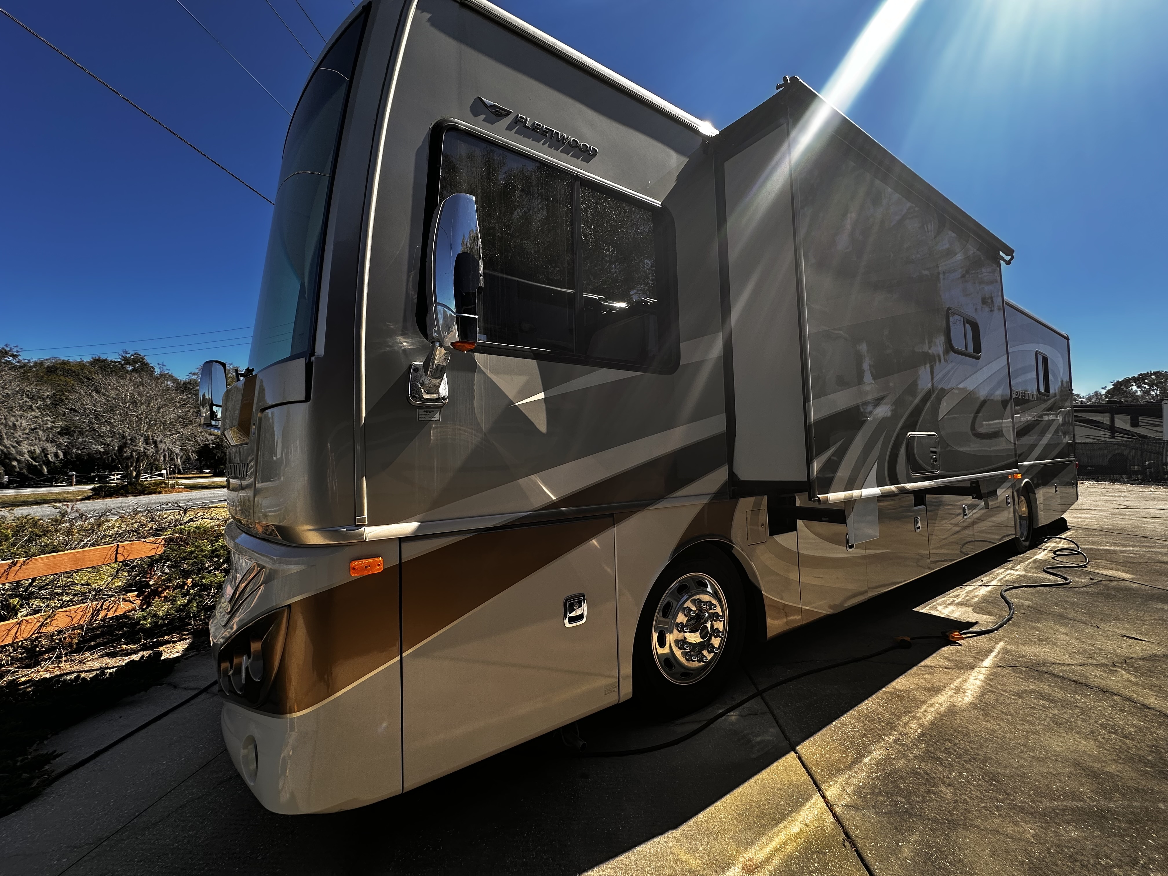 2013 Fleetwood Expedition 38B in ormond beach FL