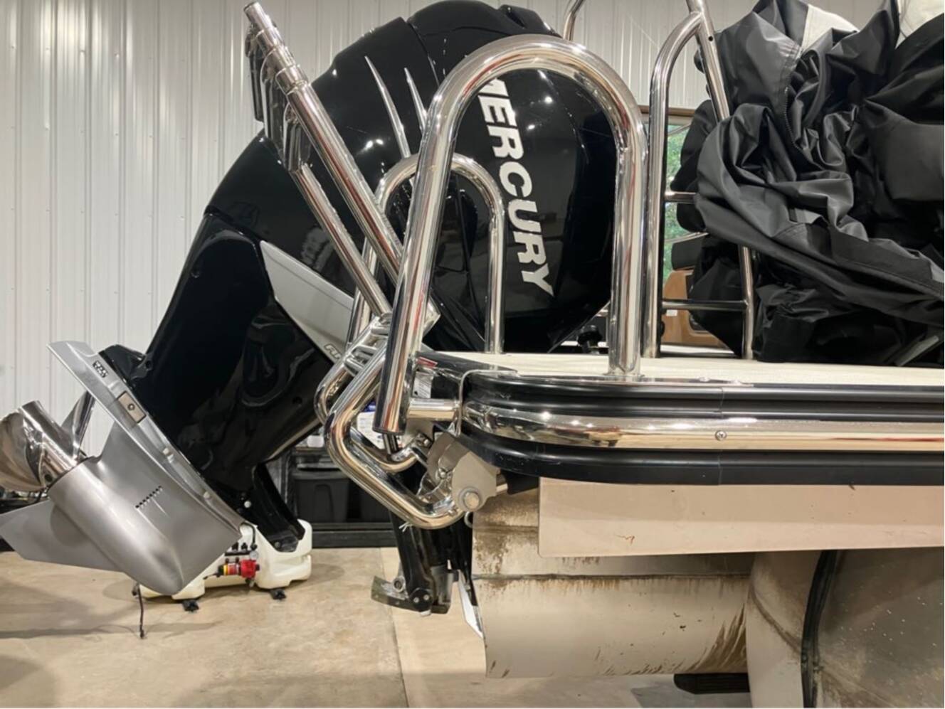 A photo of this 2023 Harris Grand Mariner 250