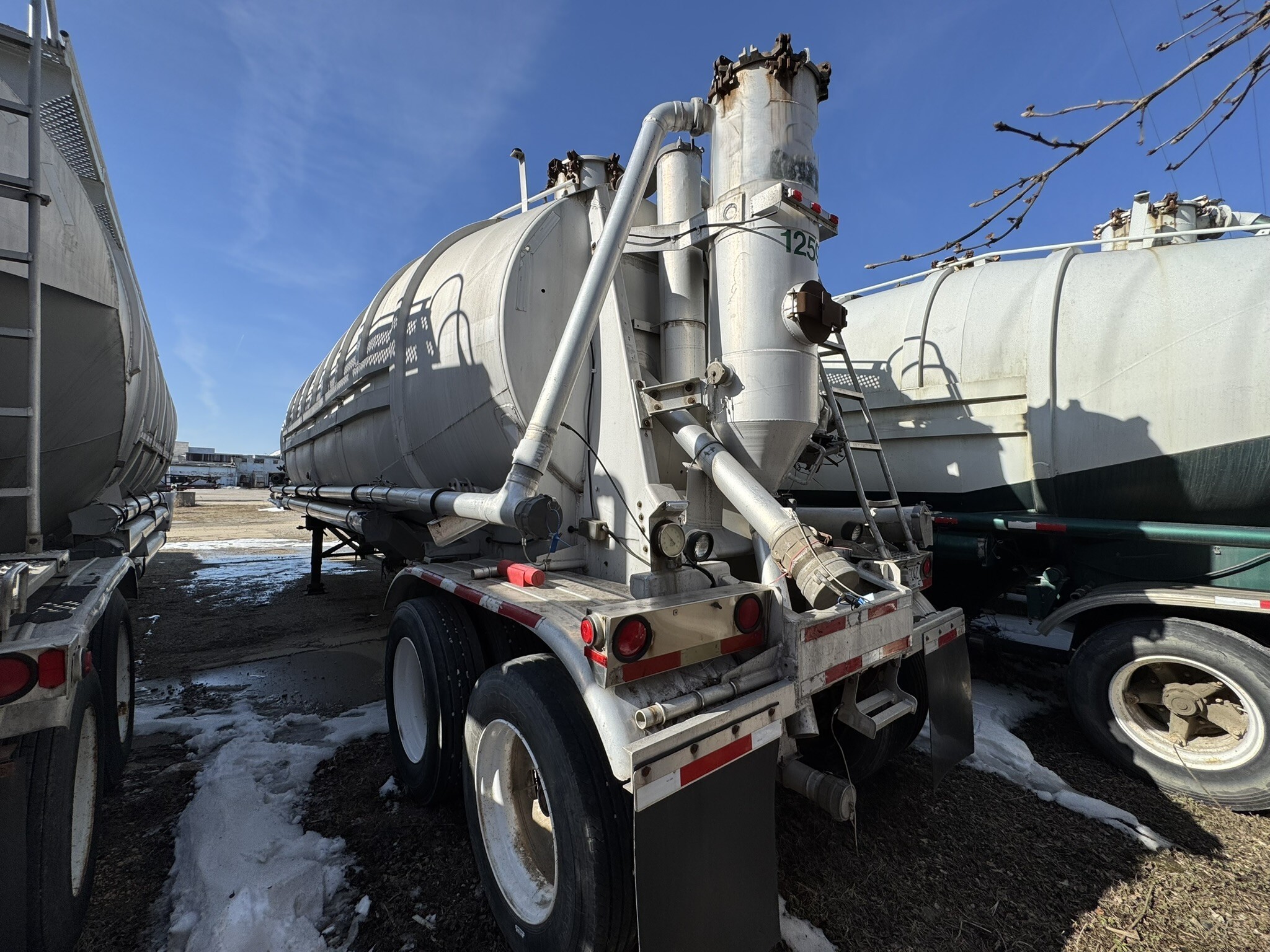 1978 BUTLER 1500 cu ft w Rear pump in Streator, IL