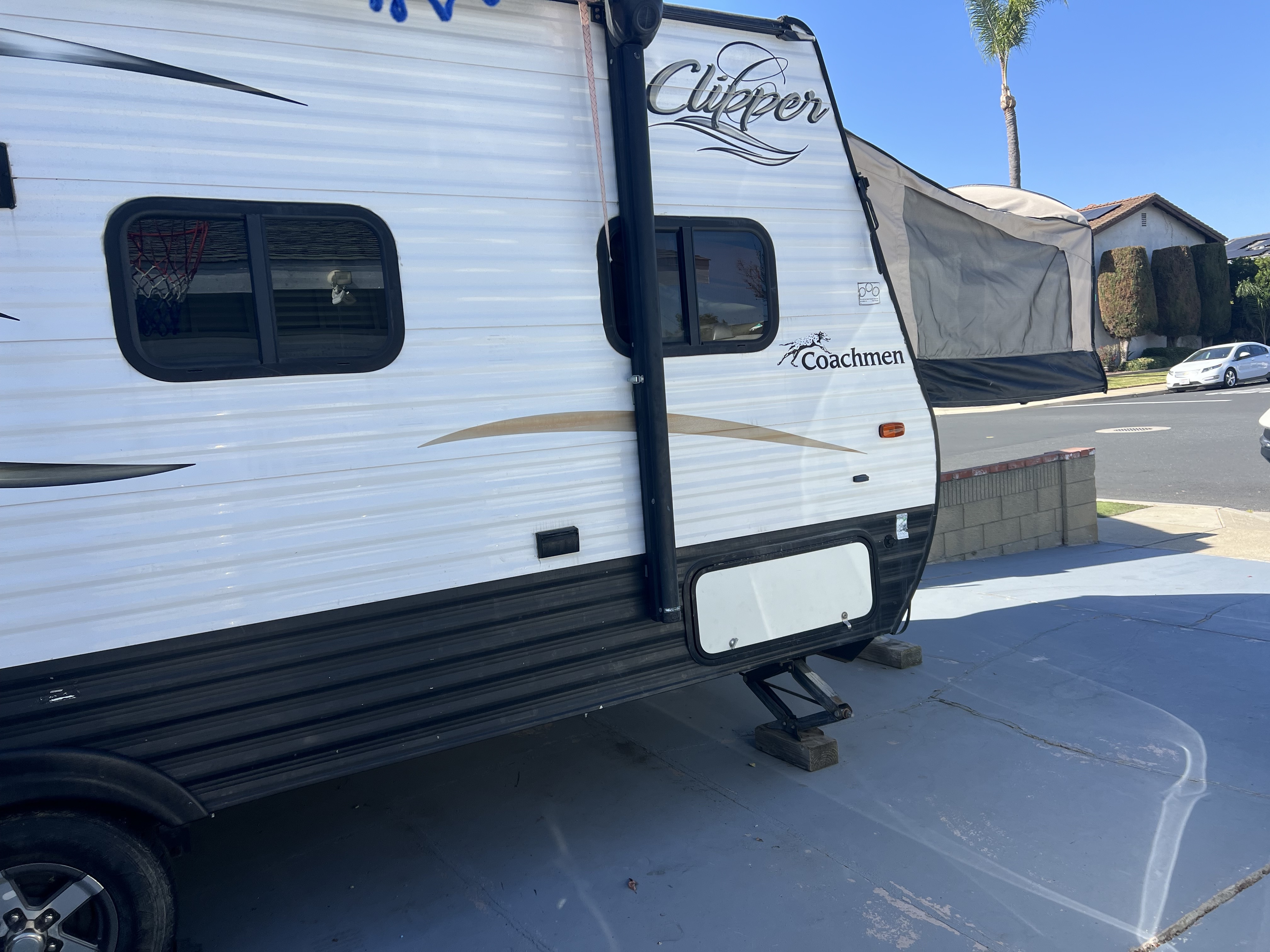2015 Coachmen CLIPPER ULTRA-LITE 16RBD in seal beach CA