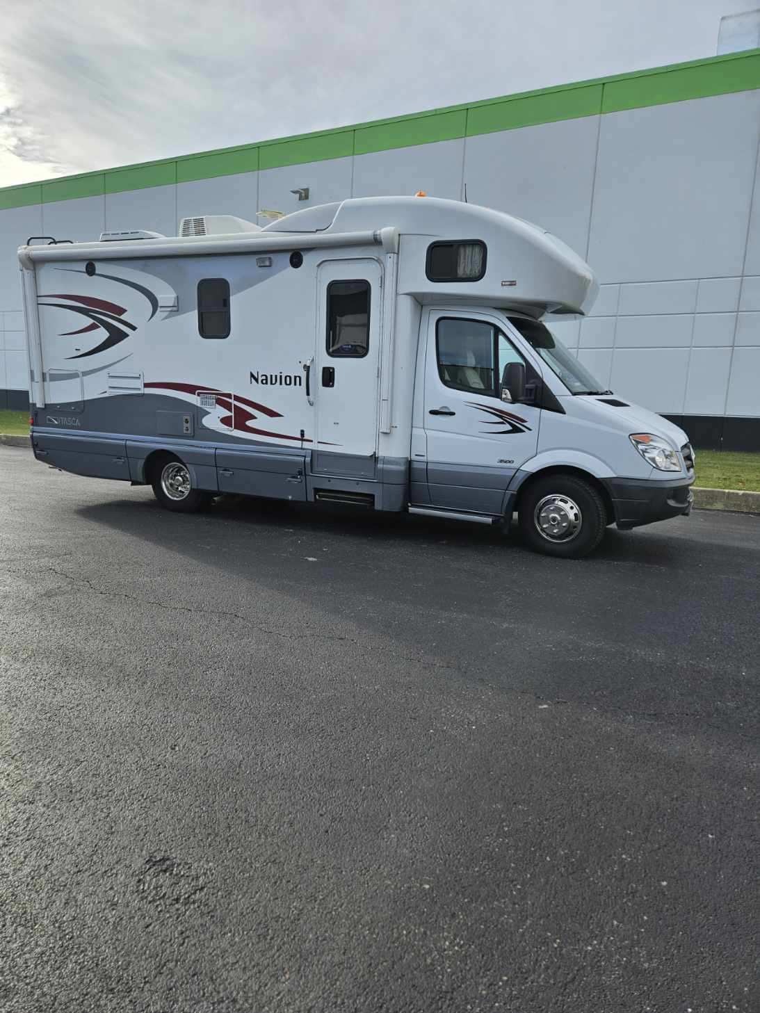 2012 Winnebago ITASCA NAVION 24M in lombard IL