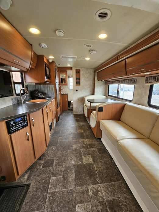 2012 Winnebago ITASCA NAVION 24M RV