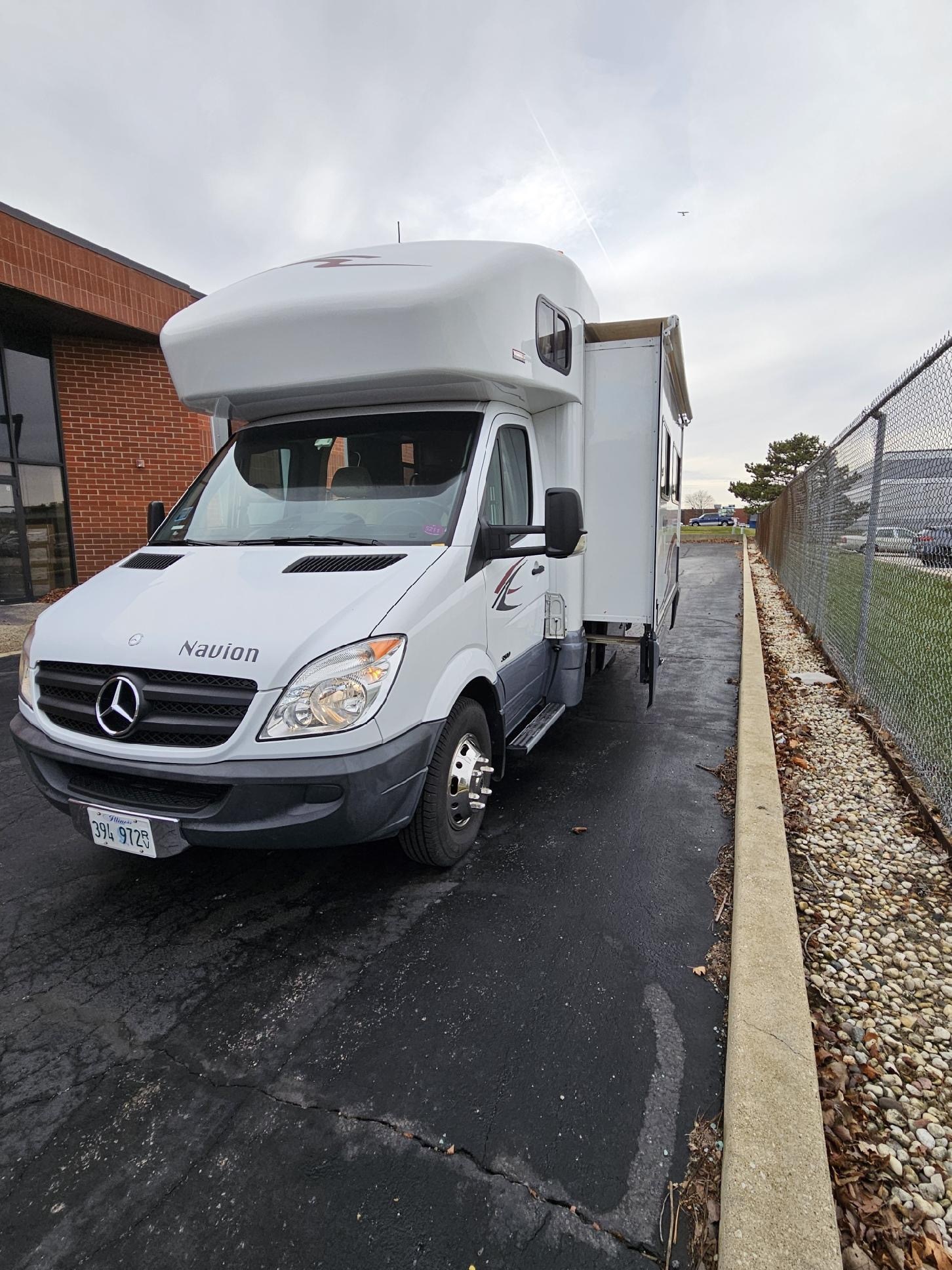 2012 Winnebago ITASCA NAVION 24M in lombard IL