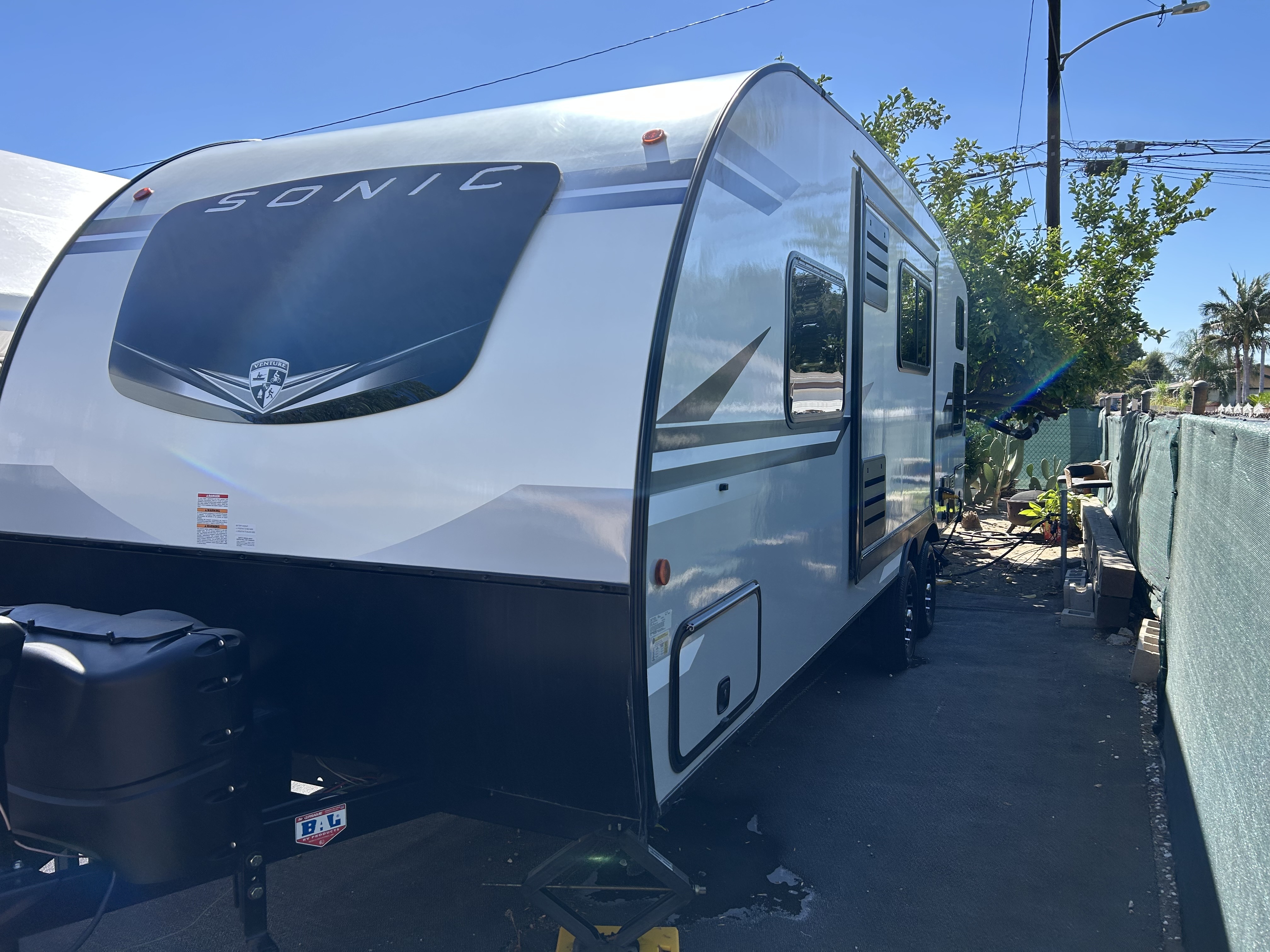 2022 Venture Rv SONIC 211VDB in chino CA