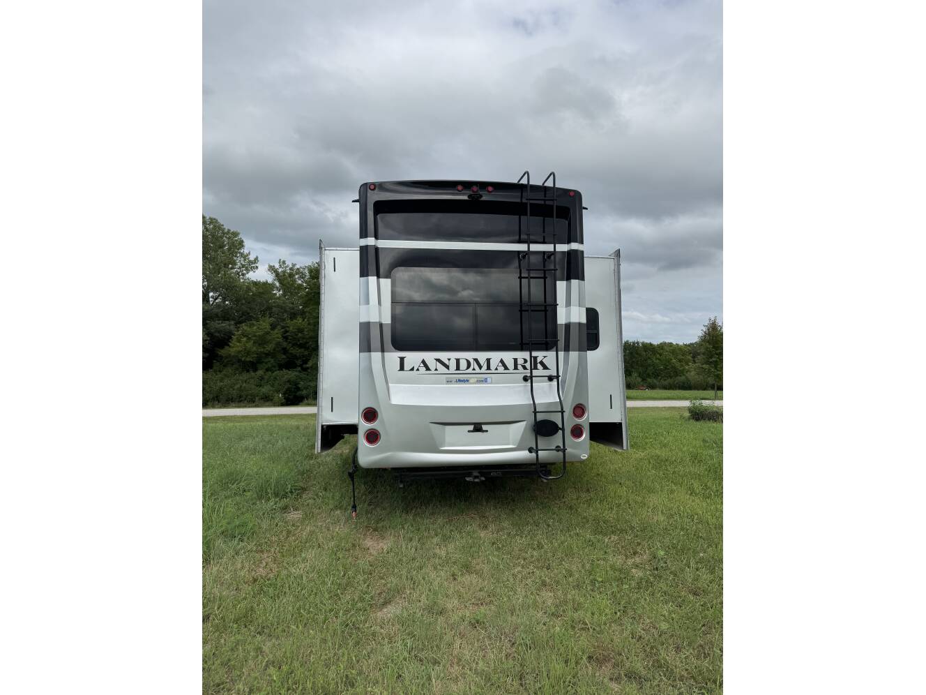 A photo of this 2016 Heartland LANDMARK 365 LM KEY WEST