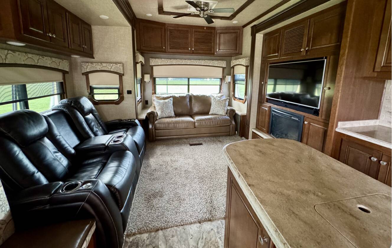 A photo of this 2016 Heartland LANDMARK 365 LM KEY WEST