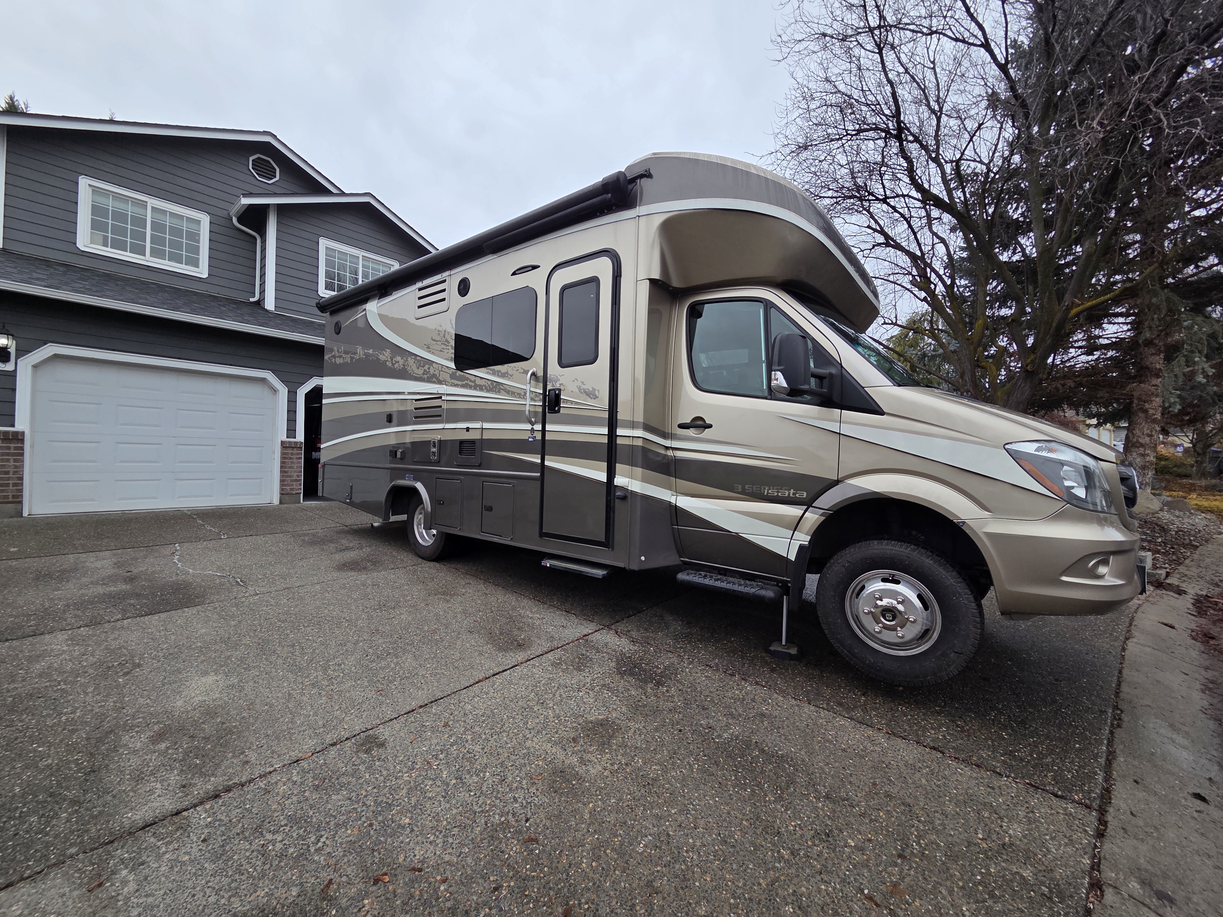 2019 Dynamax Corp ISATA 3 SERIES 24 FW RV