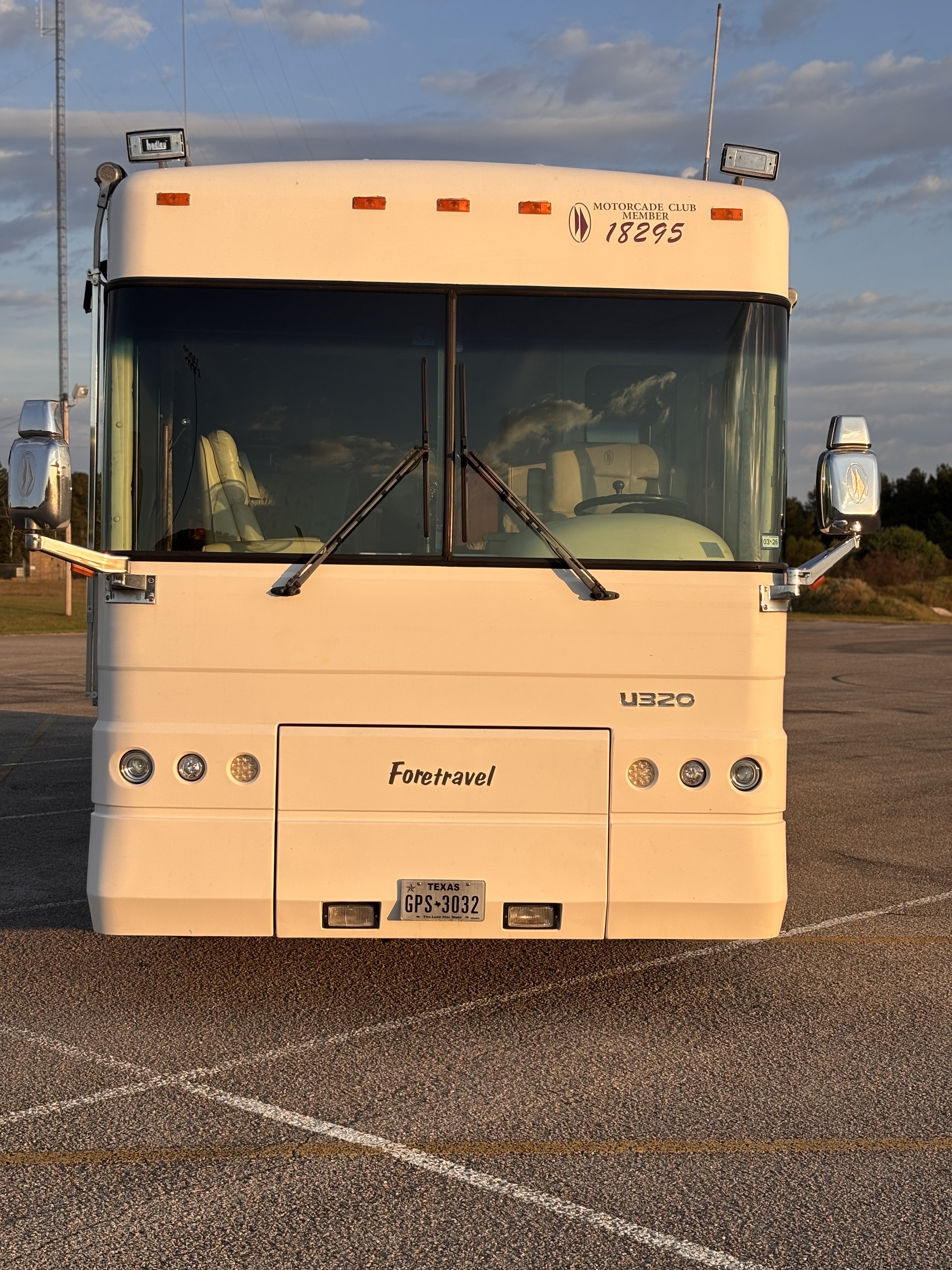 2000 Foretravel U320 3610 RV