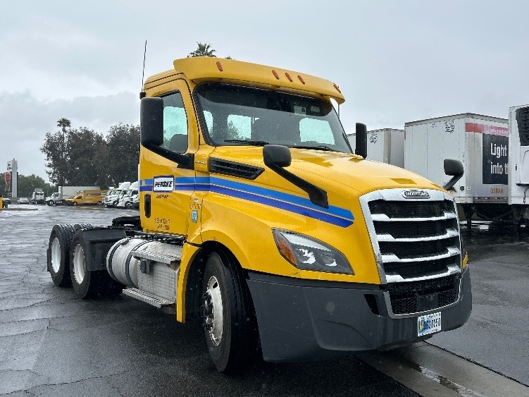 2020 FREIGHTLINER CASCADIA 126 in Sun Valley, CA