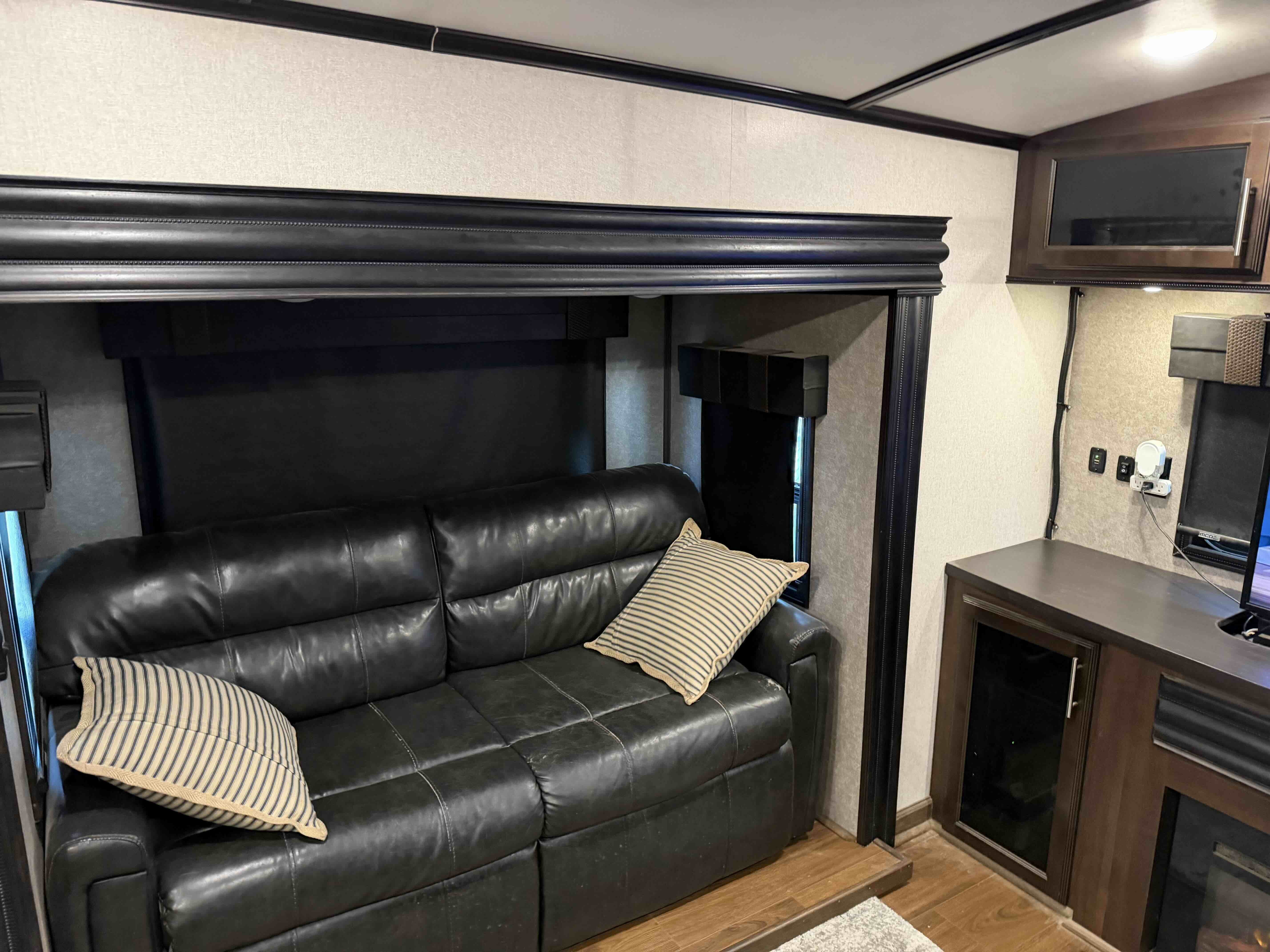 2018 Jayco NORTH POINT 387RDFS in palmdale CA