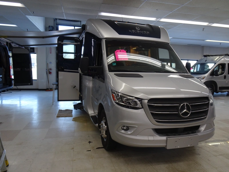 2021 LEISURE TRAVEL UNITY U24RL