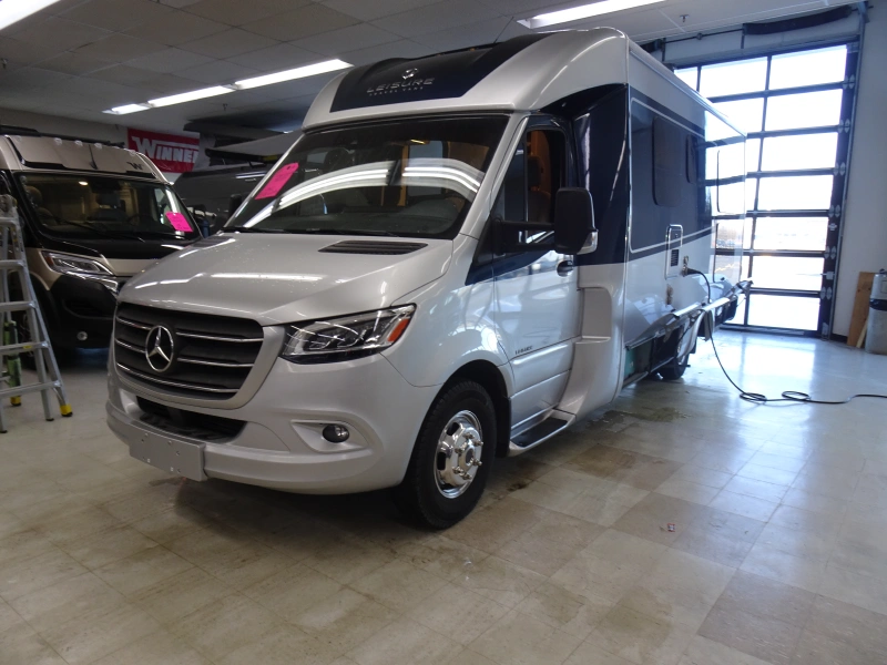 2021 LEISURE TRAVEL UNITY U24RL