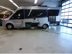 2021 LEISURE TRAVEL UNITY U24RL