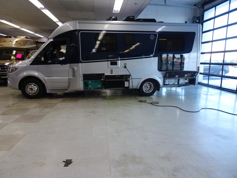 2021 LEISURE TRAVEL UNITY U24RL