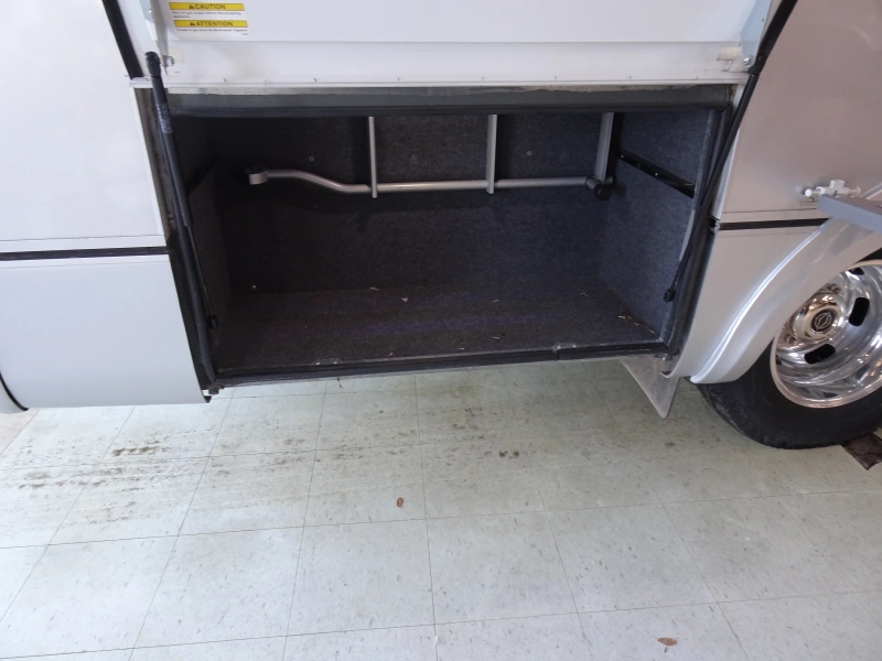 2021 LEISURE TRAVEL UNITY U24RL